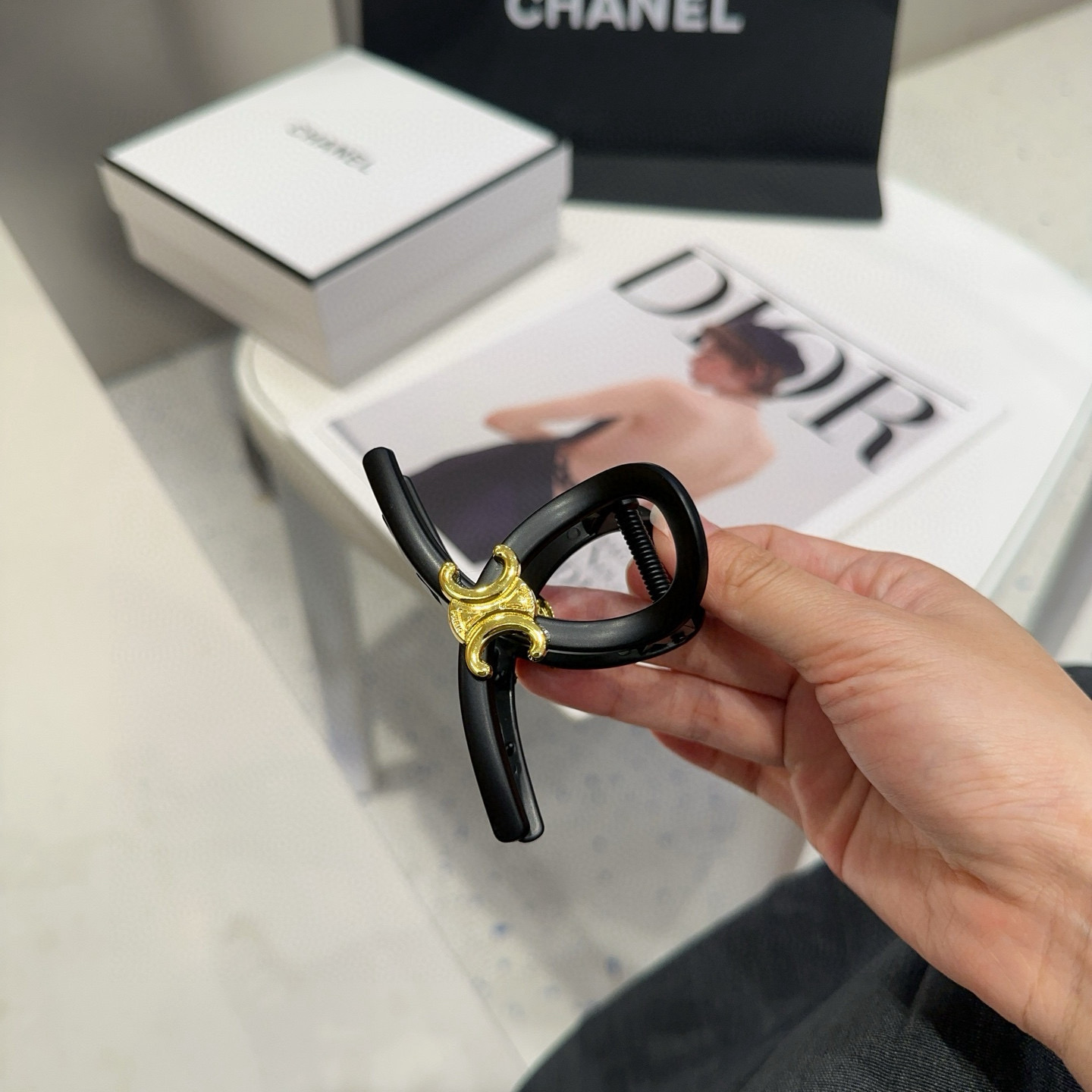 🎁配包装盒CELINE（赛琳）凯旋门新款抓夹，简单大气，时尚百搭！女神必备单品