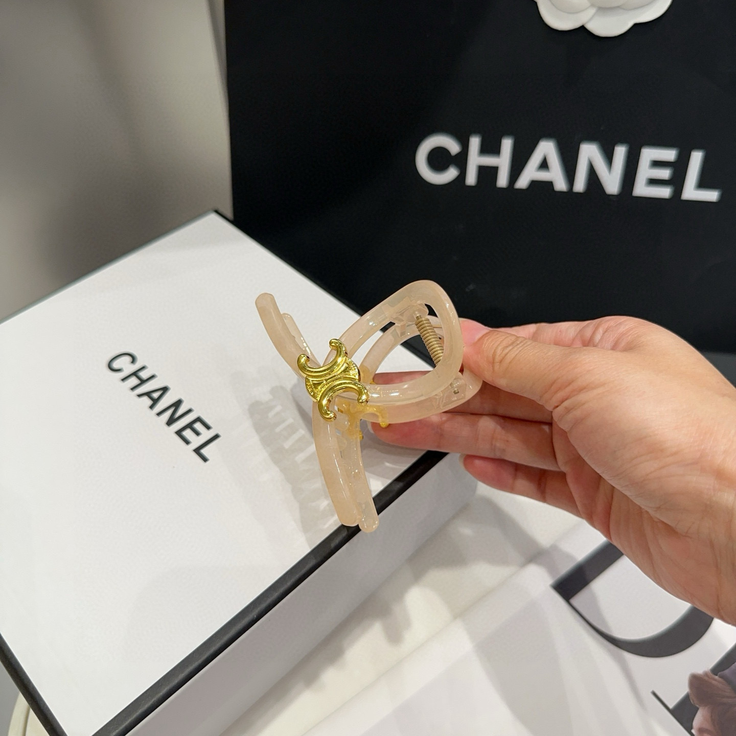 🎁配包装盒CELINE（赛琳）凯旋门新款抓夹，简单大气，时尚百搭！女神必备单品