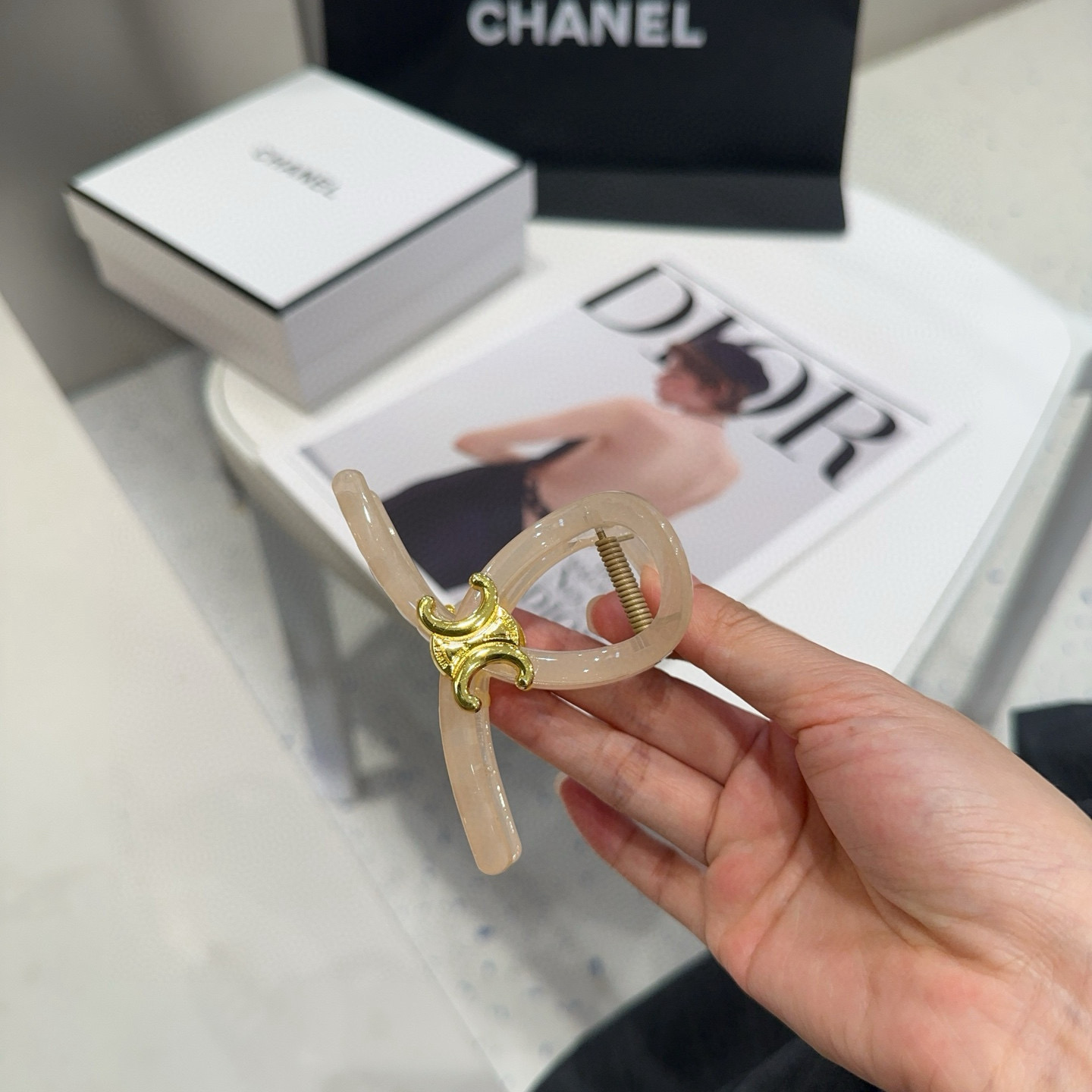 🎁配包装盒CELINE（赛琳）凯旋门新款抓夹，简单大气，时尚百搭！女神必备单品