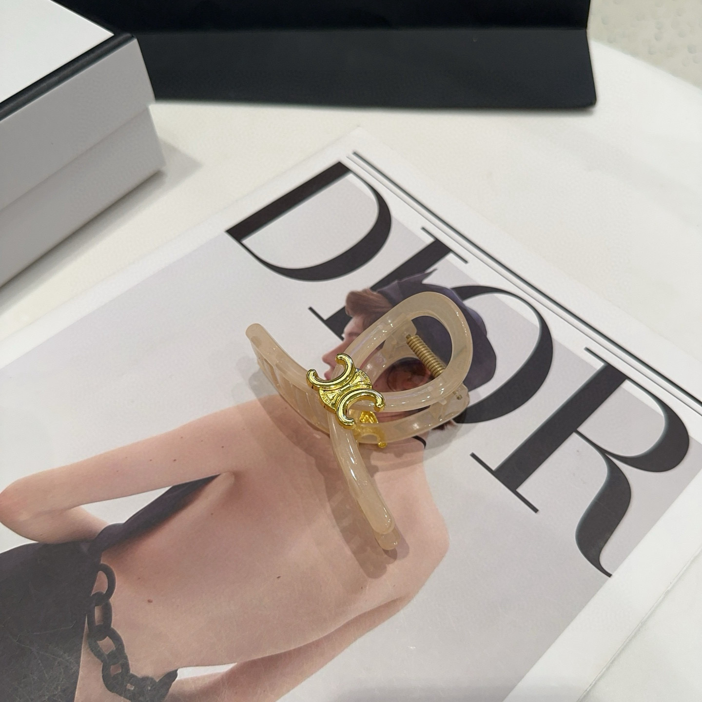 🎁配包装盒CELINE（赛琳）凯旋门新款抓夹，简单大气，时尚百搭！女神必备单品