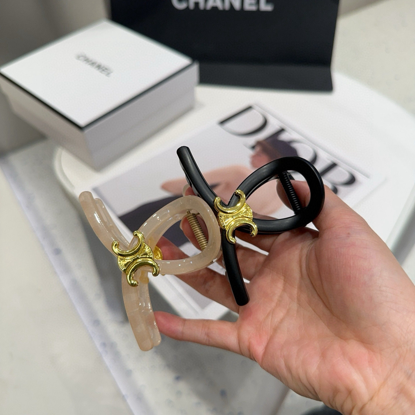 🎁配包装盒CELINE（赛琳）凯旋门新款抓夹，简单大气，时尚百搭！女神必备单品