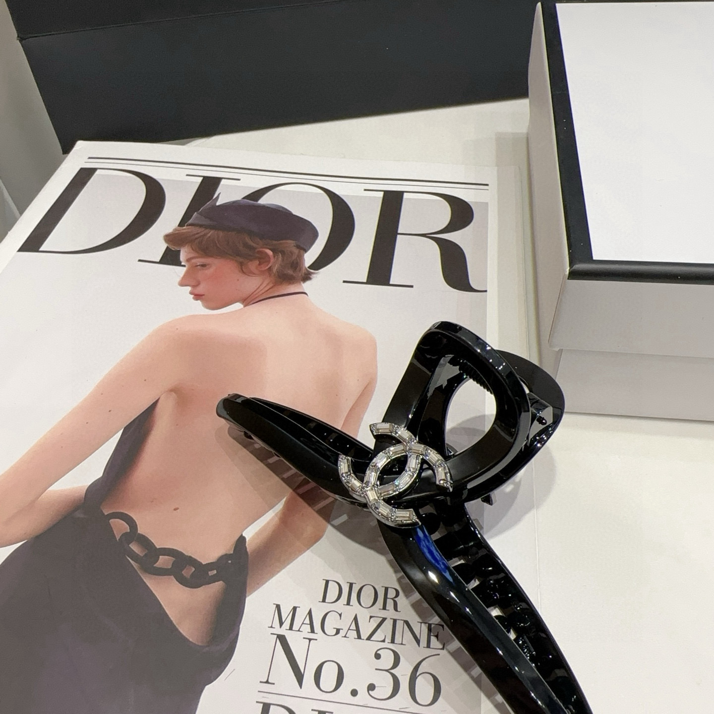 🎁配包装盒Chanel (香奈儿)最新小香抓夹，简单实用，时尚潮流！小姐姐必备单品