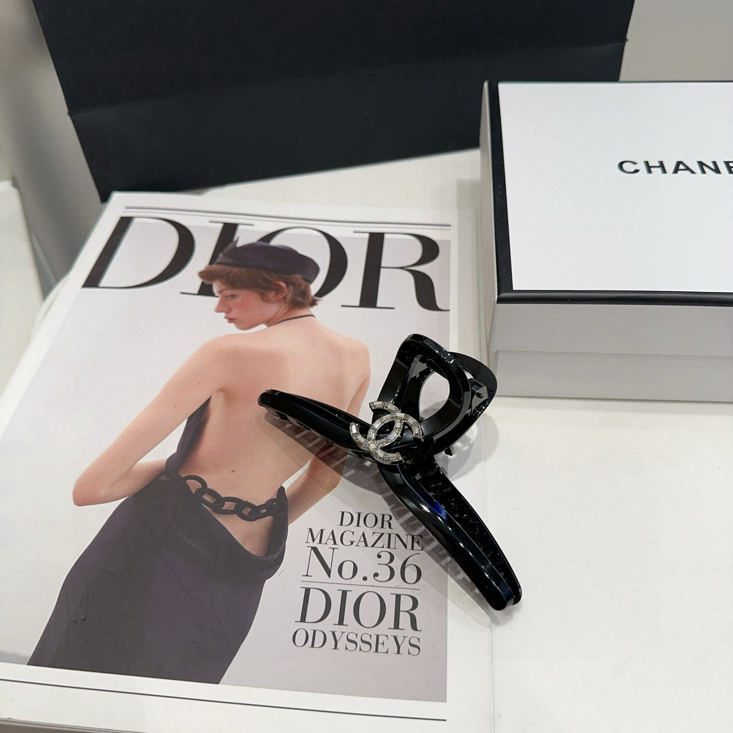 🎁配包装盒Chanel (香奈儿)最新小香抓夹，简单实用，时尚潮流！小姐姐必备单品