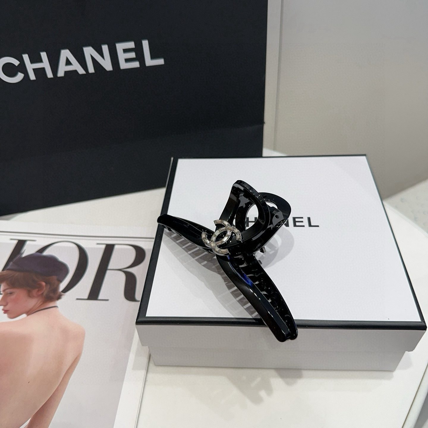 🎁配包装盒Chanel (香奈儿)最新小香抓夹，简单实用，时尚潮流！小姐姐必备单品