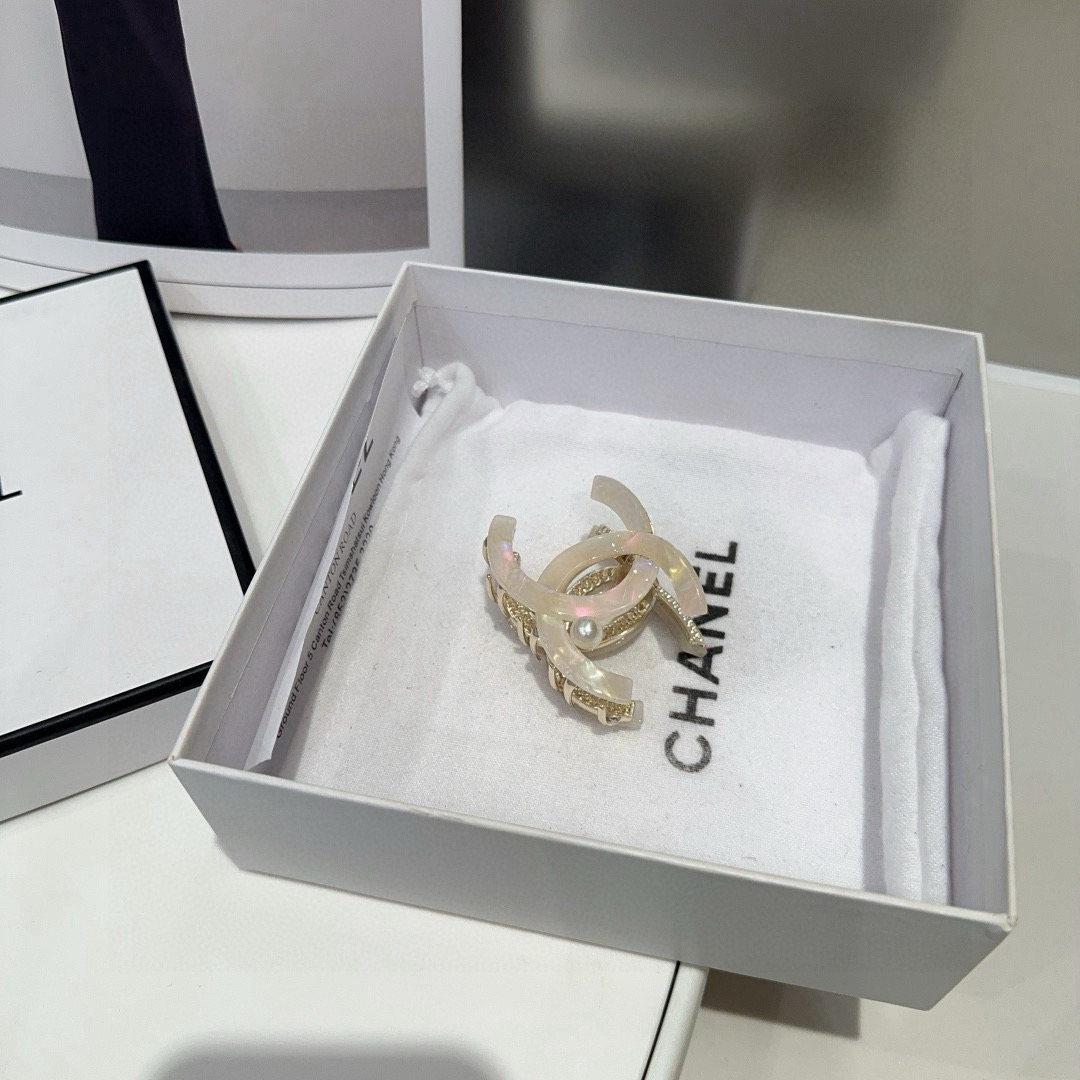 🎁配包装盒Chanel (香奈儿)最新小香抓夹，简单实用，时尚潮流！小仙女必备…