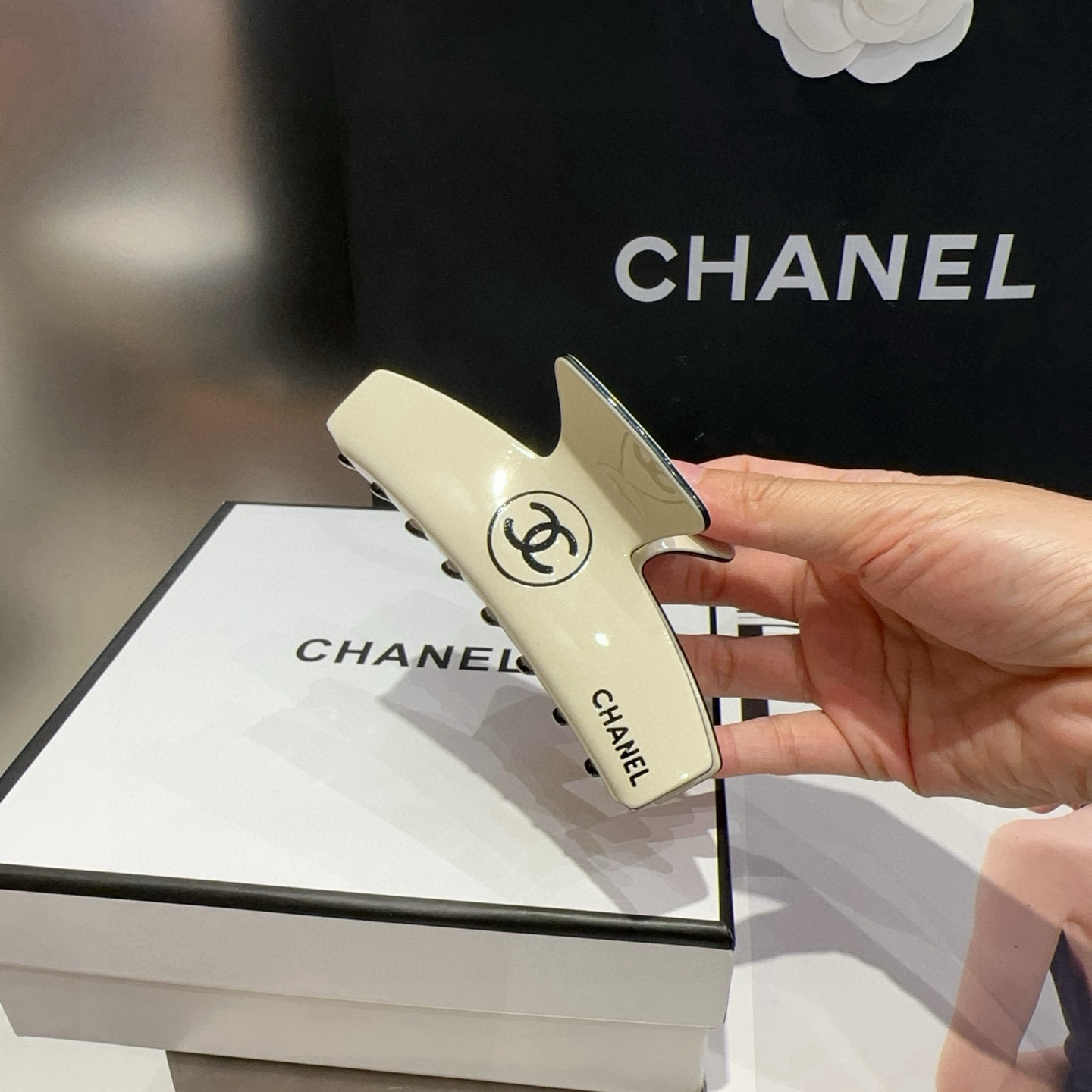 🎁配包装盒Chanel (香奈儿)最新款小香爆款抓夹，超级好看！名媛范儿十足，小仙女必备…