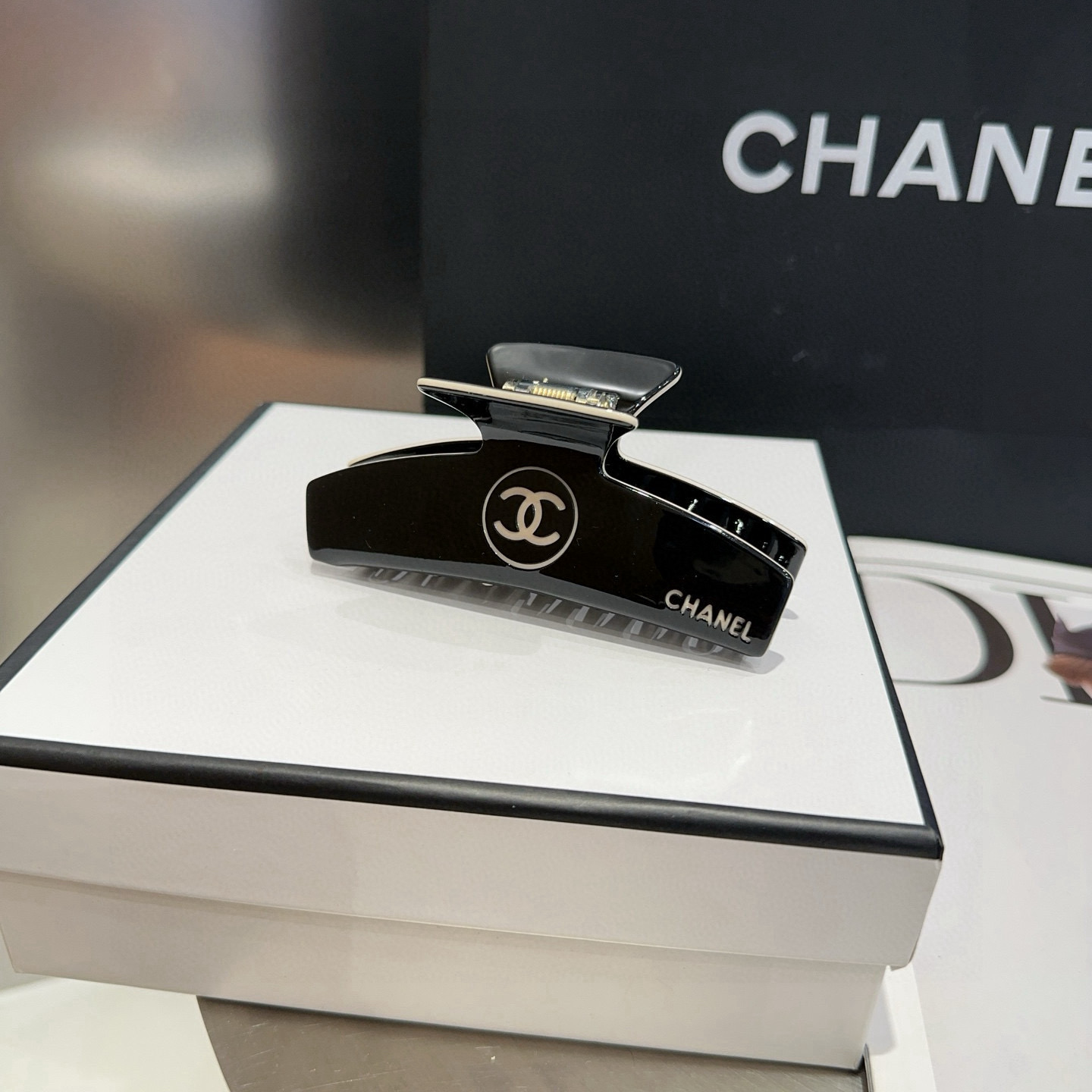 🎁配包装盒Chanel (香奈儿)最新款小香爆款抓夹，超级好看！名媛范儿十足，小仙女必备…