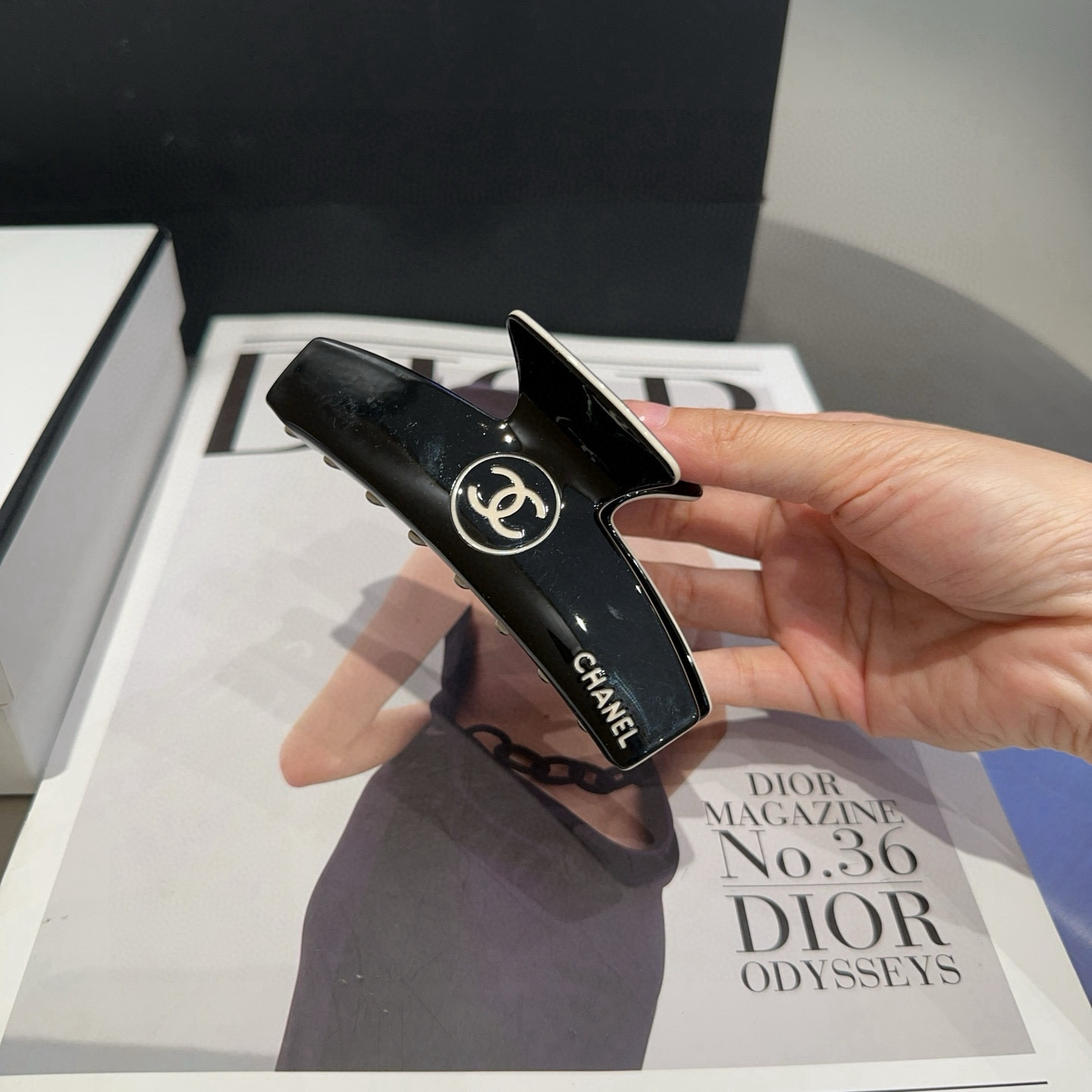 🎁配包装盒Chanel (香奈儿)最新款小香爆款抓夹，超级好看！名媛范儿十足，小仙女必备…