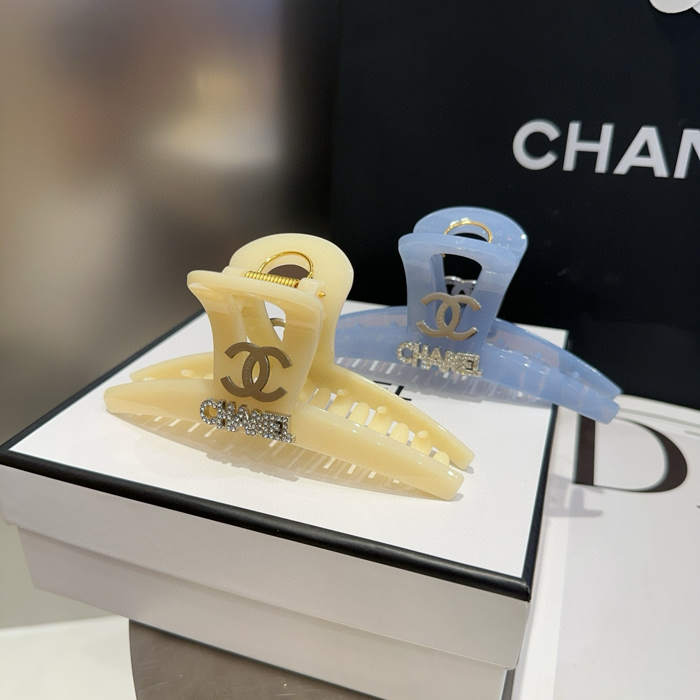 🎁配包装盒Chanel (香奈儿)最新款小香抓夹．超级好看！名媛范儿十足，小仙女必备…