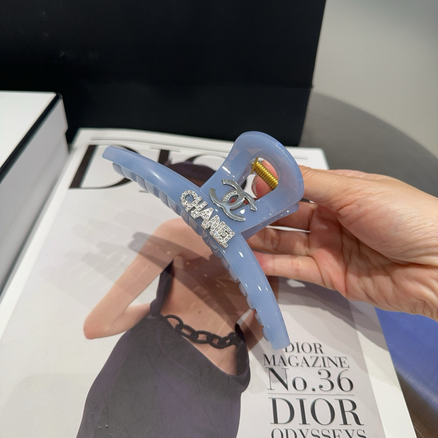 🎁配包装盒Chanel (香奈儿)最新款小香抓夹．超级好看！名媛范儿十足，小仙女必备…