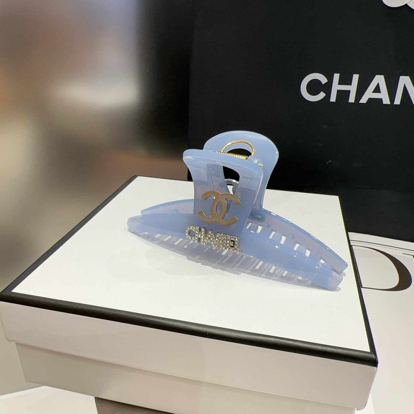 🎁配包装盒Chanel (香奈儿)最新款小香抓夹．超级好看！名媛范儿十足，小仙女必备…