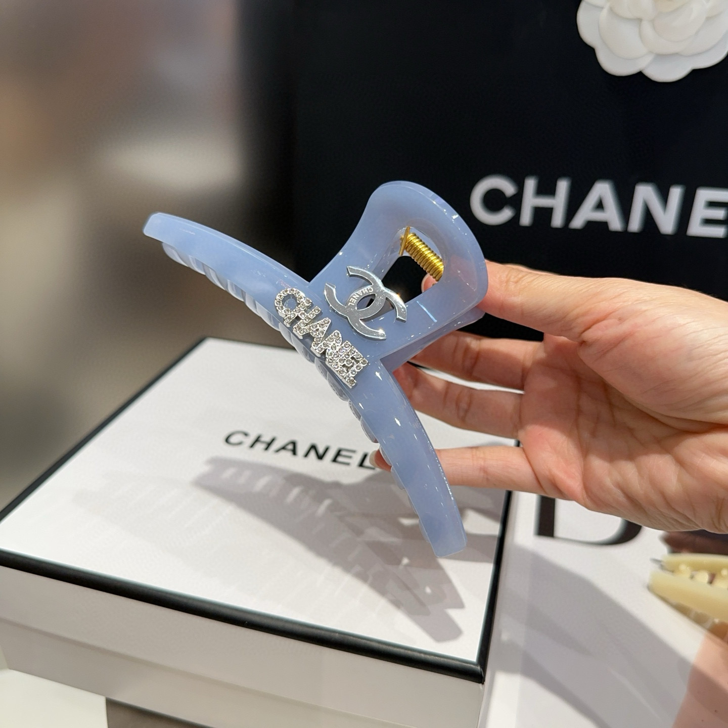 🎁配包装盒Chanel (香奈儿)最新款小香抓夹．超级好看！名媛范儿十足，小仙女必备…