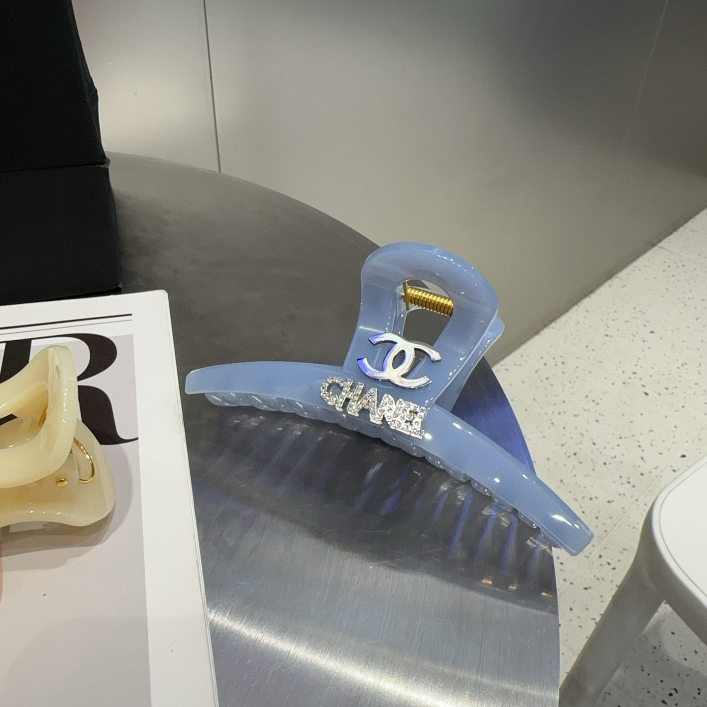 🎁配包装盒Chanel (香奈儿)最新款小香抓夹．超级好看！名媛范儿十足，小仙女必备…