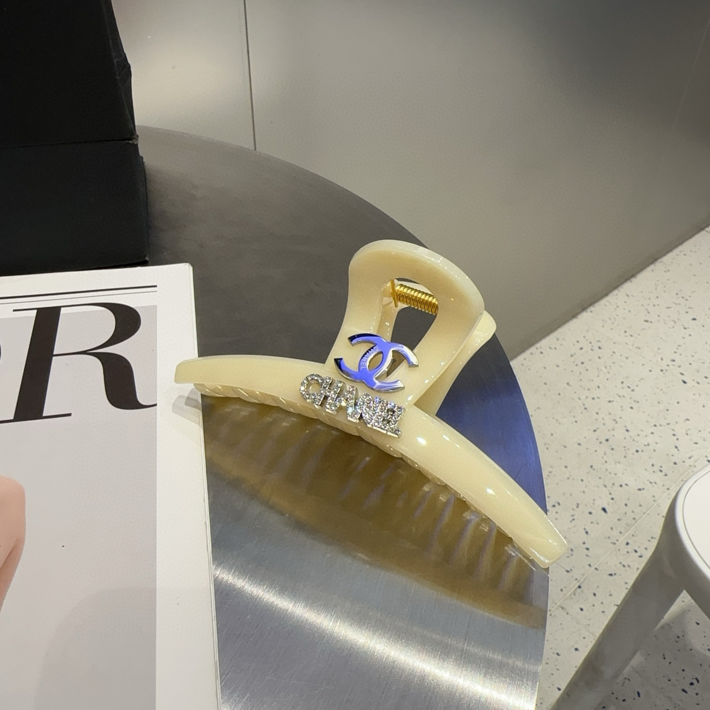 🎁配包装盒Chanel (香奈儿)最新款小香抓夹．超级好看！名媛范儿十足，小仙女必备…