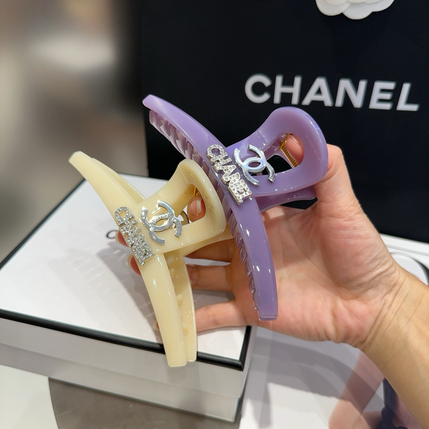 🎁配包装盒Chanel (香奈儿)最新款小香抓夹．超级好看！名媛范儿十足，小仙女必备…