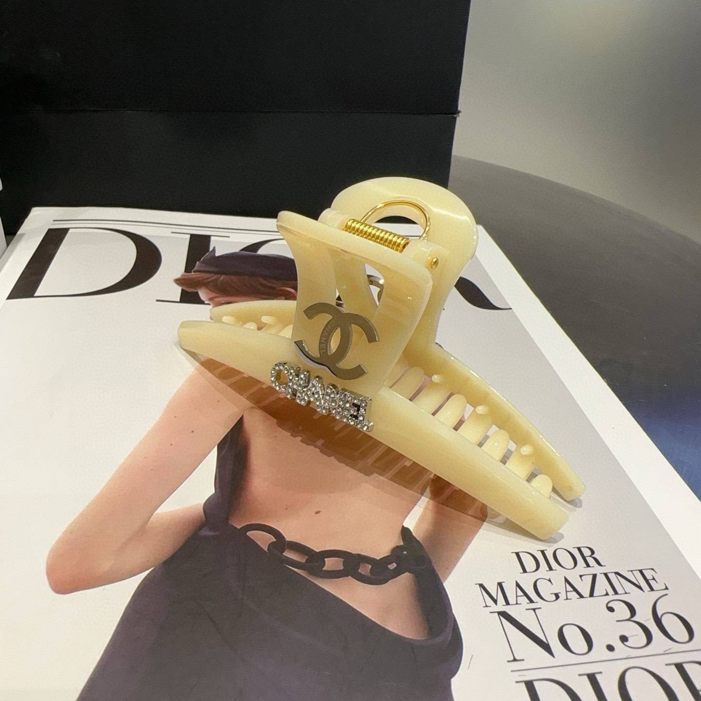 🎁配包装盒Chanel (香奈儿)最新款小香抓夹．超级好看！名媛范儿十足，小仙女必备…