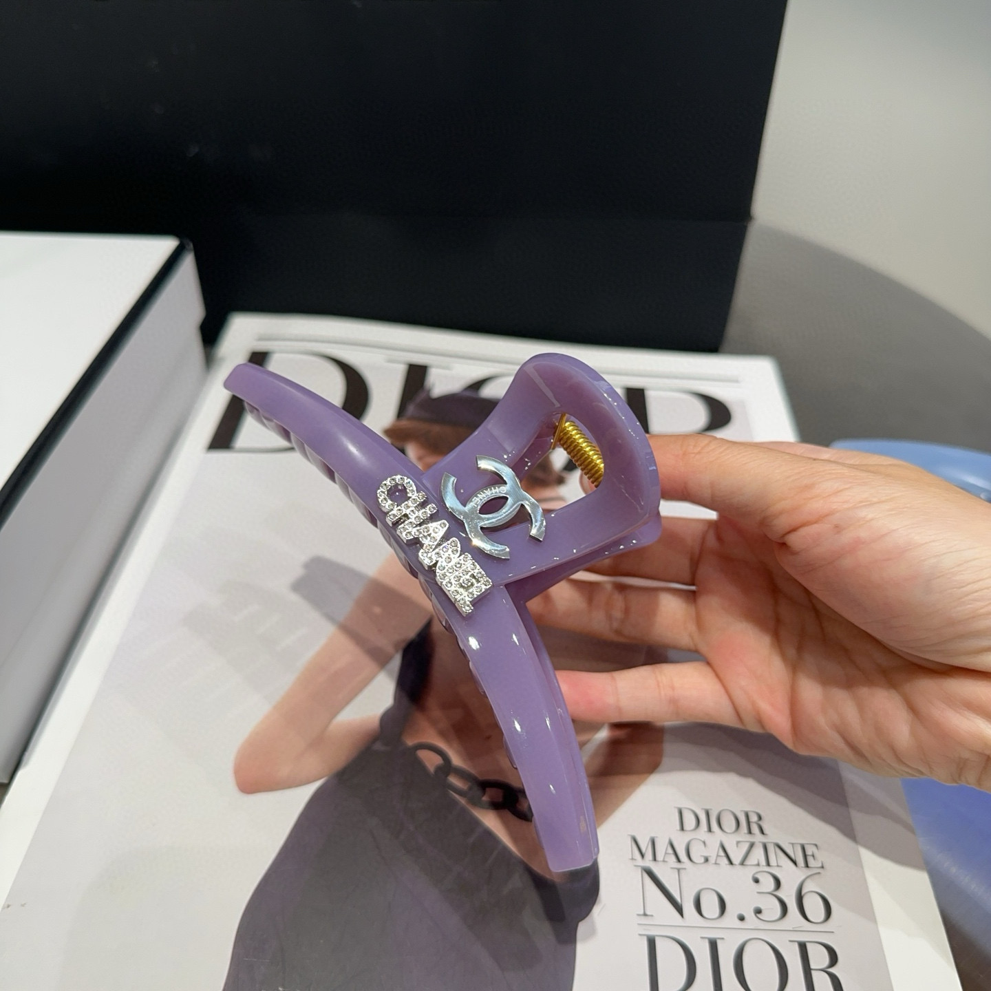 🎁配包装盒Chanel (香奈儿)最新款小香抓夹．超级好看！名媛范儿十足，小仙女必备…