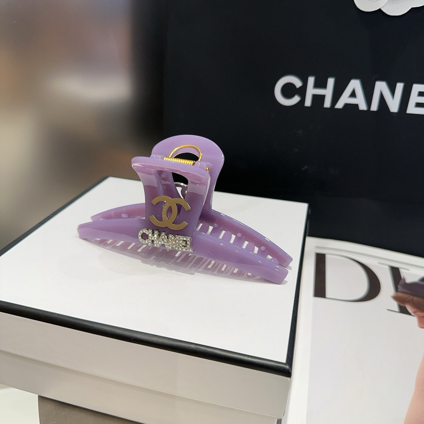 🎁配包装盒Chanel (香奈儿)最新款小香抓夹．超级好看！名媛范儿十足，小仙女必备…