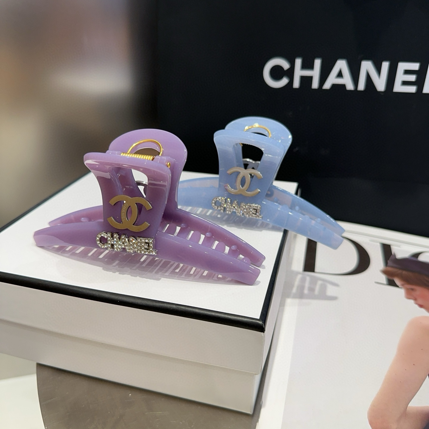 🎁配包装盒Chanel (香奈儿)最新款小香抓夹．超级好看！名媛范儿十足，小仙女必备…