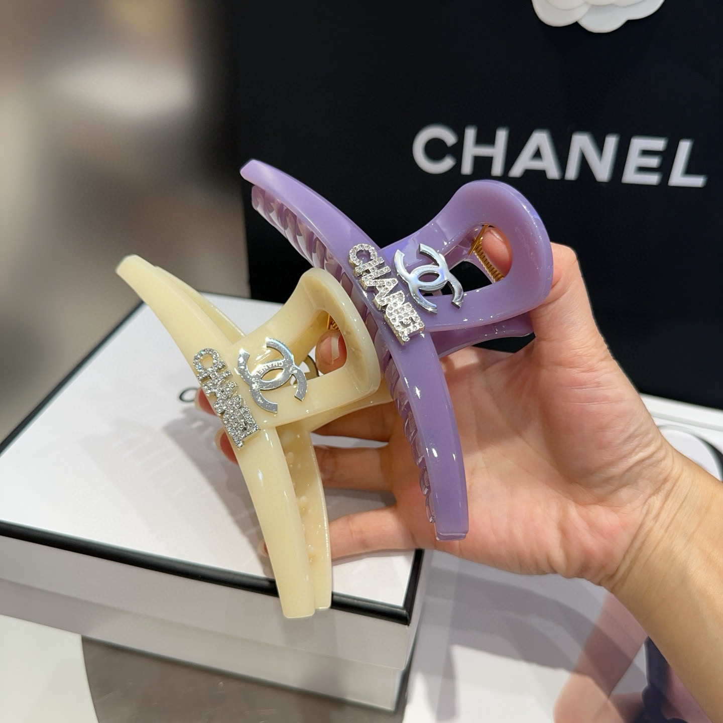 🎁配包装盒Chanel (香奈儿)最新款小香抓夹．超级好看！名媛范儿十足，小仙女必备…