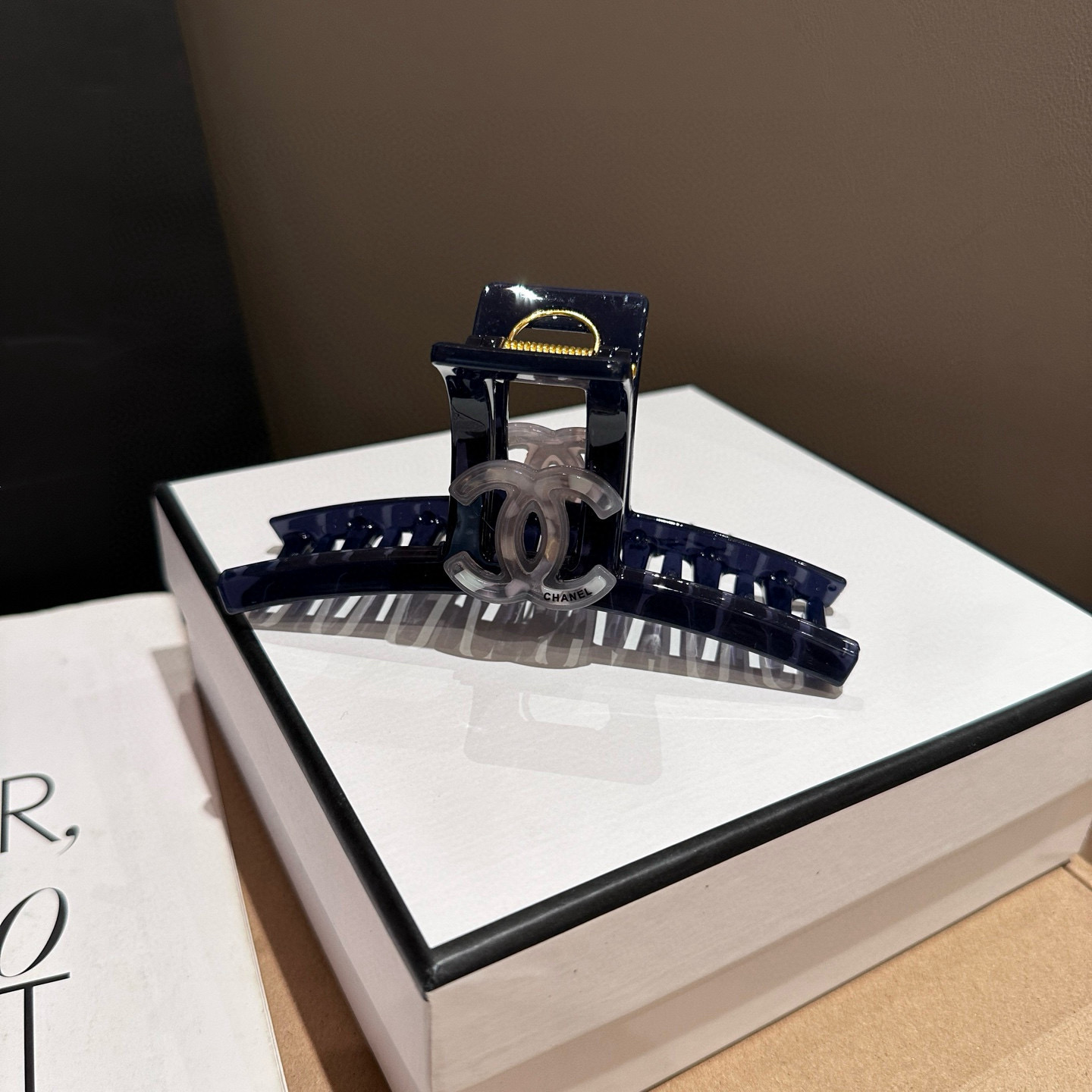🎁配包装盒Chanel (香奈儿)最新款小香抓夹，超级好看！名媛范儿十足，小仙女必备…