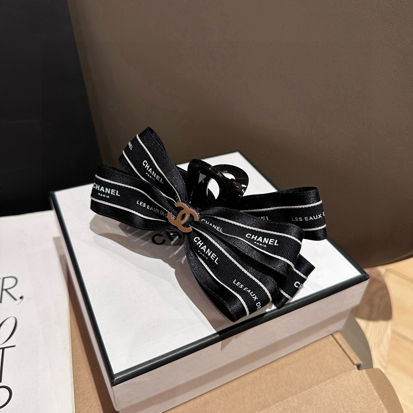 🎁配包装盒Chanel (香奈儿)最新款小香抓夹．超级好看！名媛范儿十足，小仙女必备…