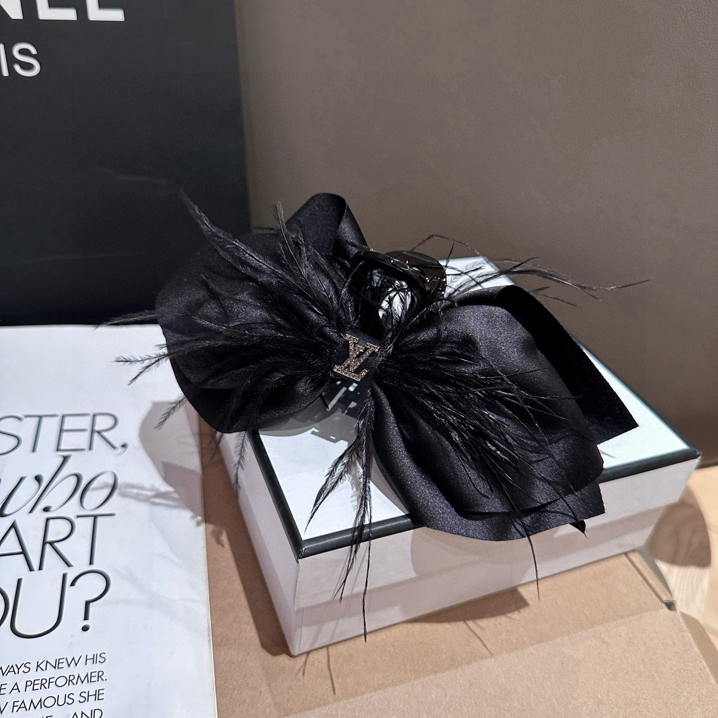 🎁配包装盒Louis Vuitton (路易威登)驴家新品抓夹，经典LV标志，简单大气，特别吸睛！超火爆