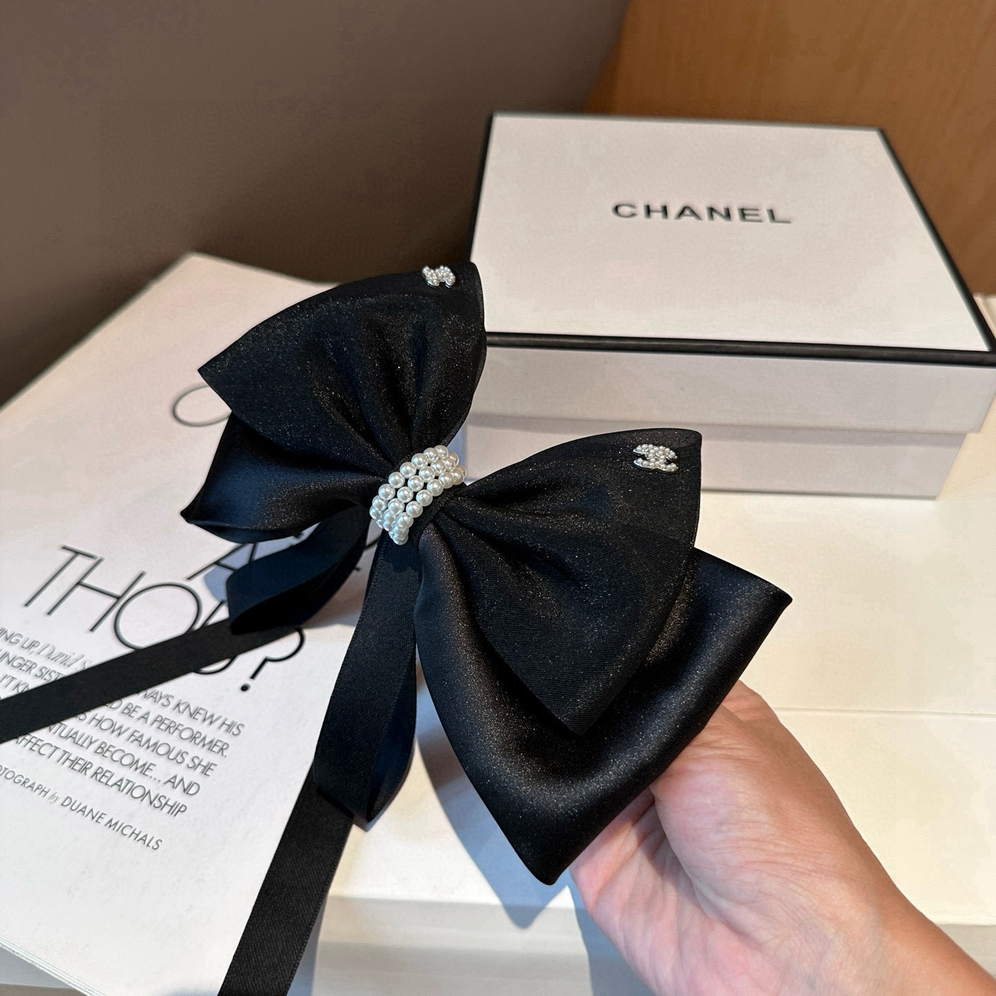 🎁配包装盒Chanel (香奈儿)最新款小香弹簧发夹，超级好看！名媛范儿十足，小仙女必备…