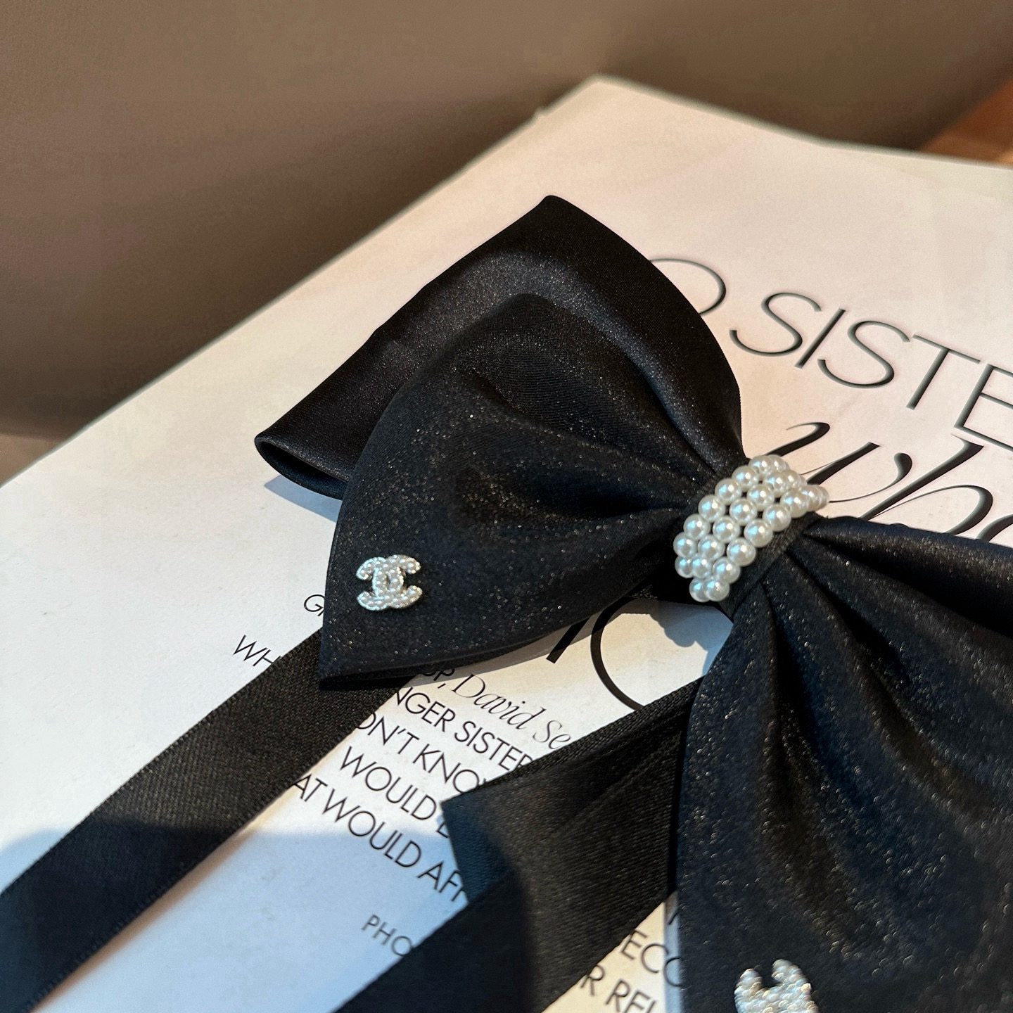 🎁配包装盒Chanel (香奈儿)最新款小香弹簧发夹，超级好看！名媛范儿十足，小仙女必备…