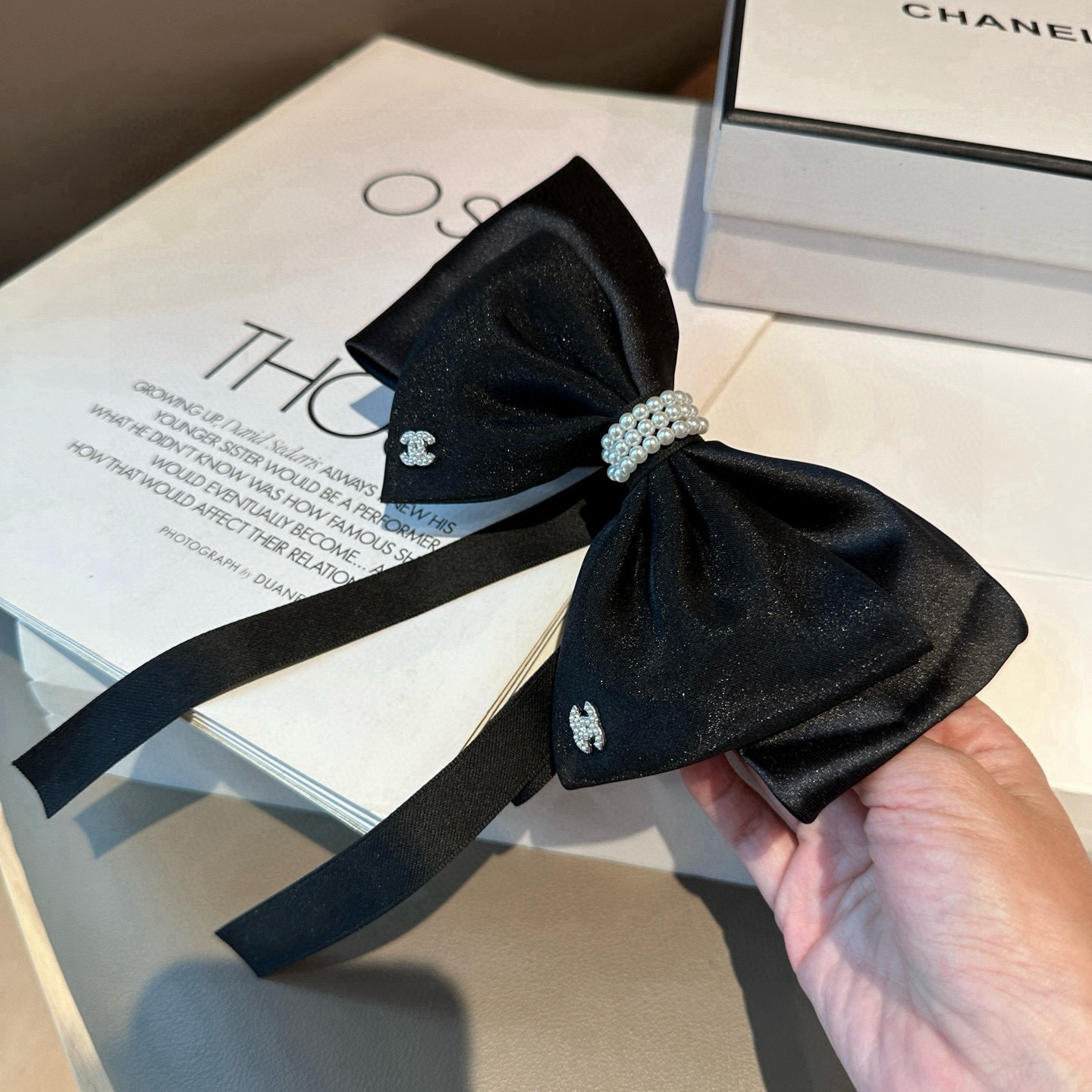 🎁配包装盒Chanel (香奈儿)最新款小香弹簧发夹，超级好看！名媛范儿十足，小仙女必备…