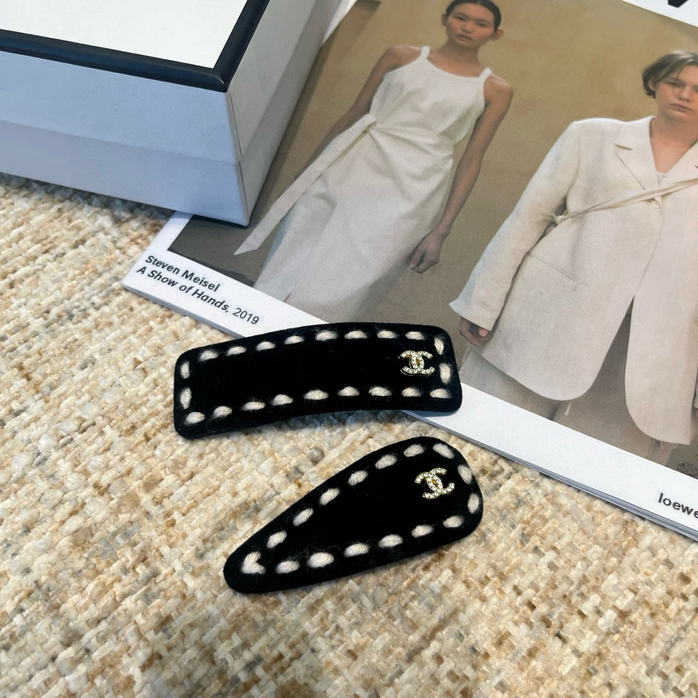 🎁配包装盒（一对）随意配Louis Vuitton (路易威登)最新款边夹刘海夹，时尚潮流！小仙女必备…