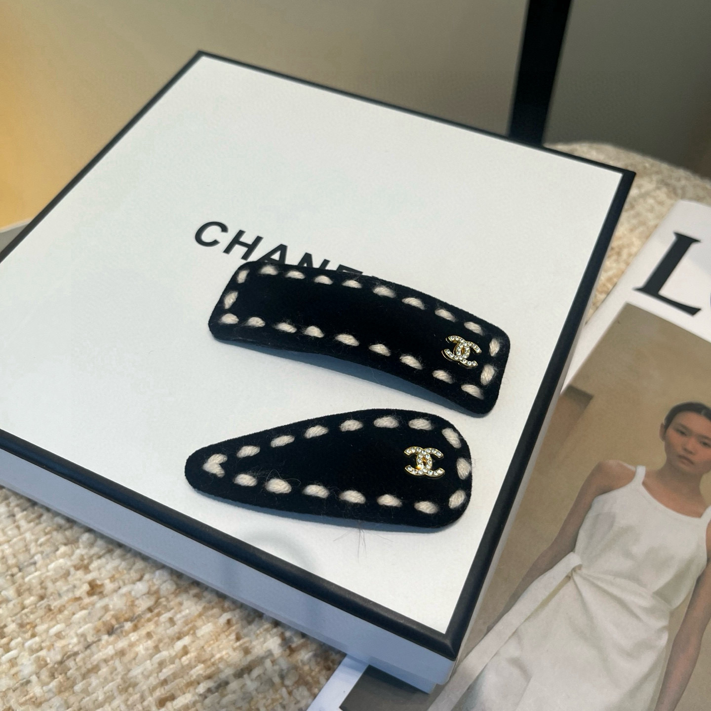 🎁配包装盒（一对）随意配Louis Vuitton (路易威登)最新款边夹刘海夹，时尚潮流！小仙女必备…