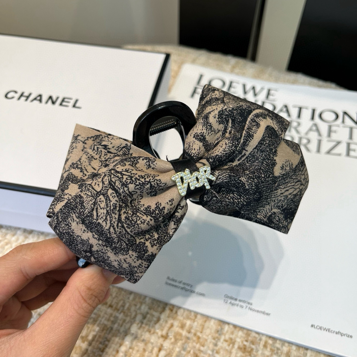 🎁配包装盒Dior（迪奥）新款CD字母抓夹，简单实用 时尚潮流．非常好看！小仙女必备…