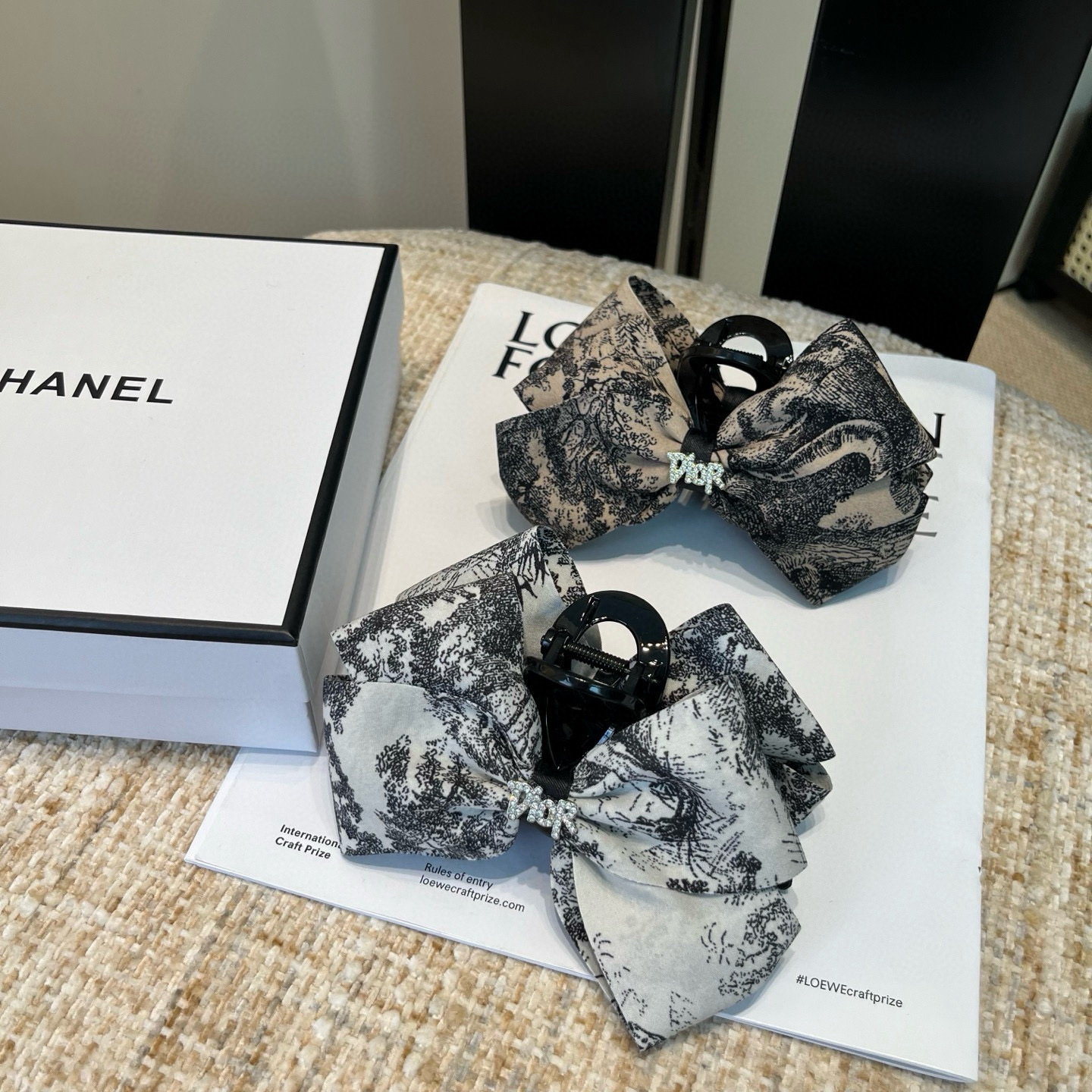 🎁配包装盒Dior（迪奥）新款CD字母抓夹，简单实用 时尚潮流．非常好看！小仙女必备…