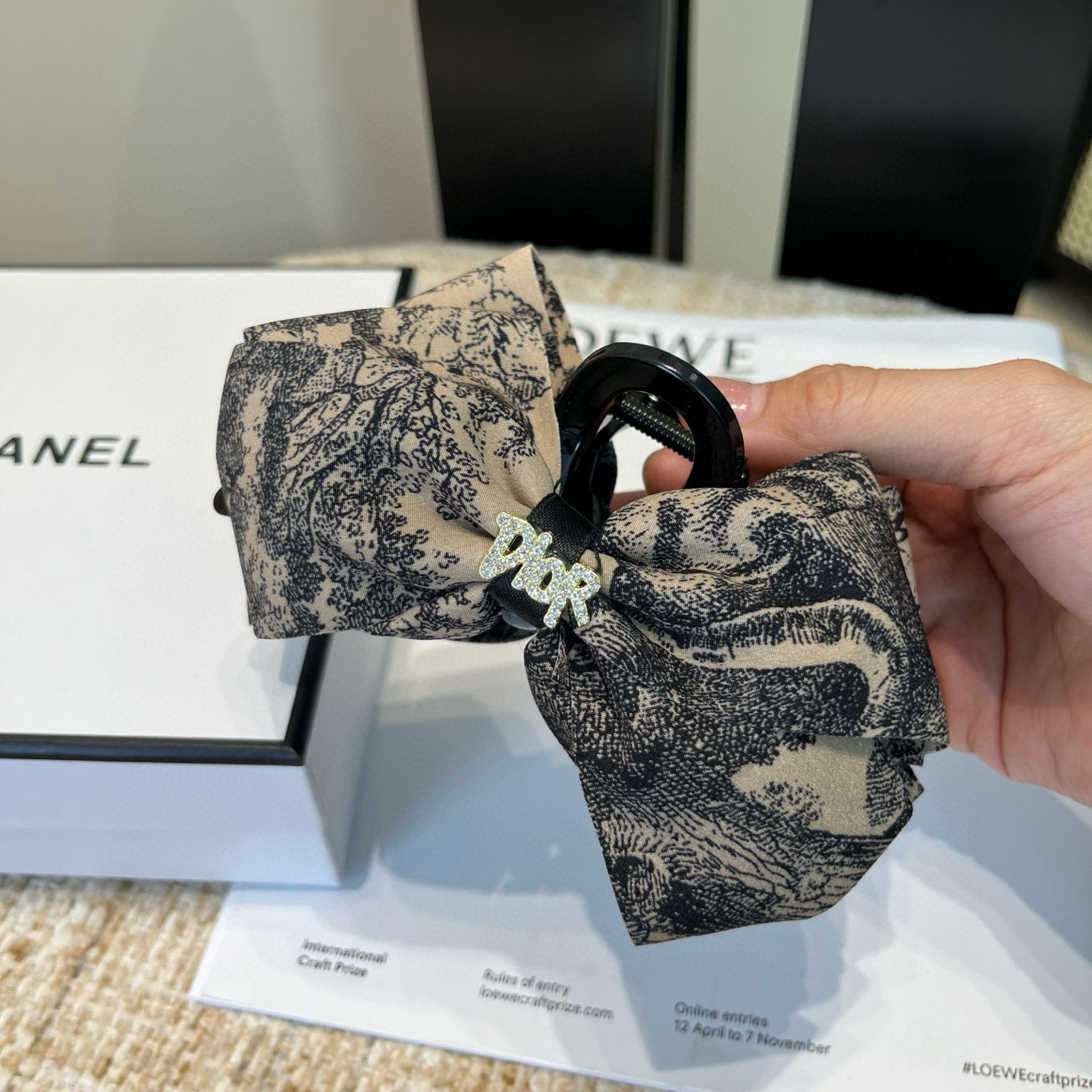 🎁配包装盒Dior（迪奥）新款CD字母抓夹，简单实用 时尚潮流．非常好看！小仙女必备…