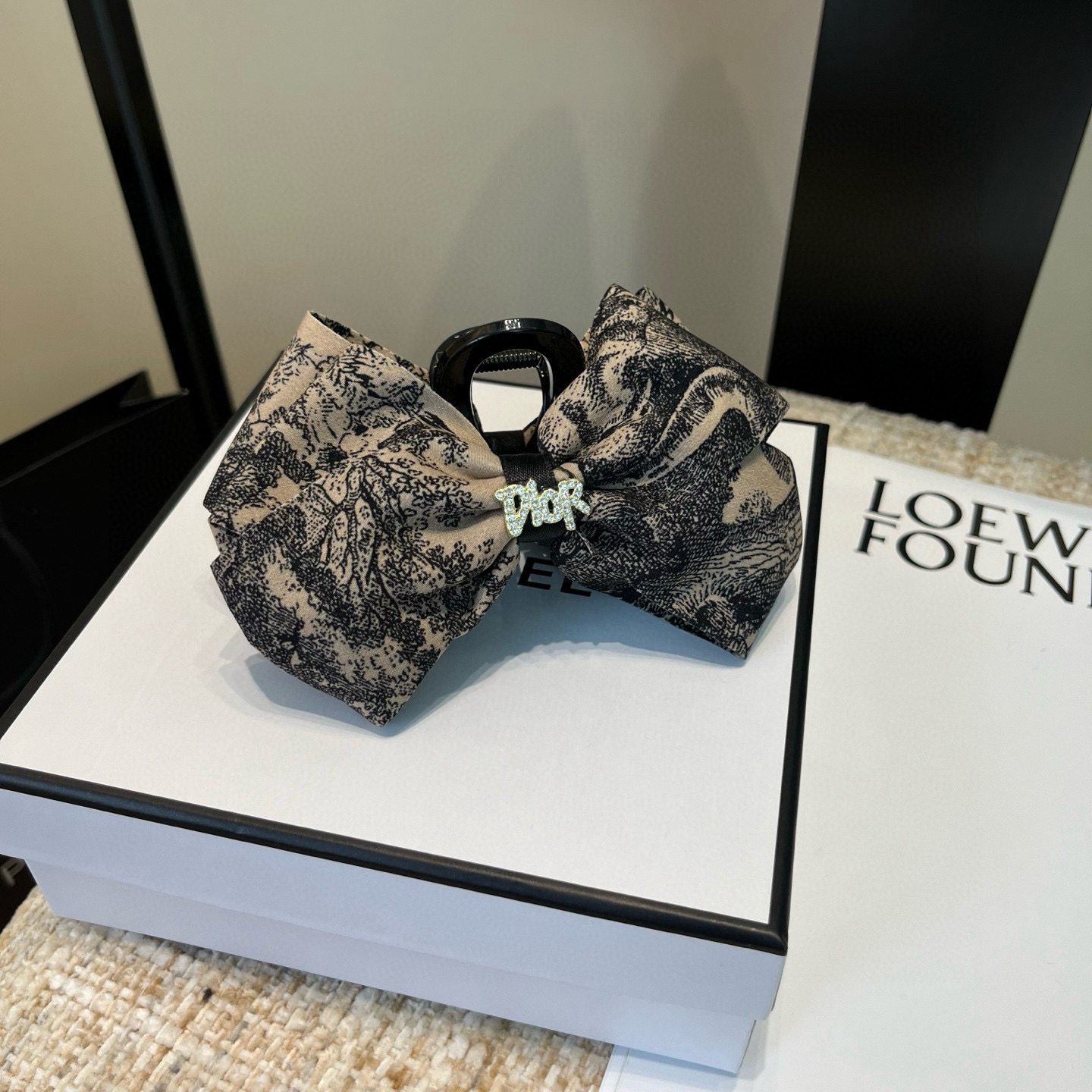 🎁配包装盒Dior（迪奥）新款CD字母抓夹，简单实用 时尚潮流．非常好看！小仙女必备…