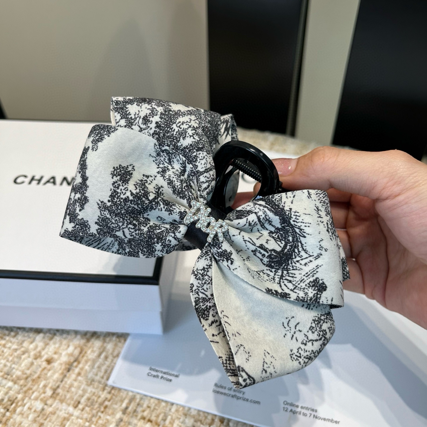 🎁配包装盒Dior（迪奥）新款CD字母抓夹，简单实用 时尚潮流．非常好看！小仙女必备…