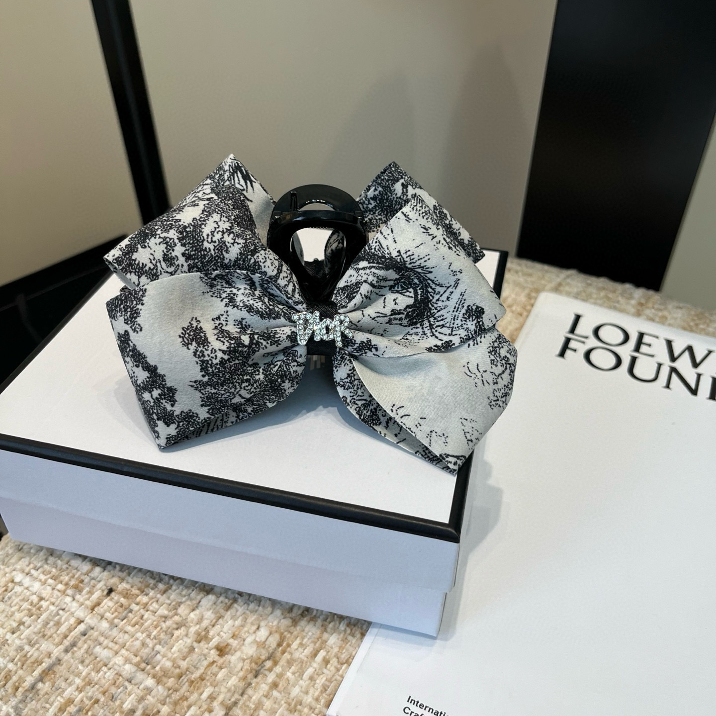 🎁配包装盒Dior（迪奥）新款CD字母抓夹，简单实用 时尚潮流．非常好看！小仙女必备…