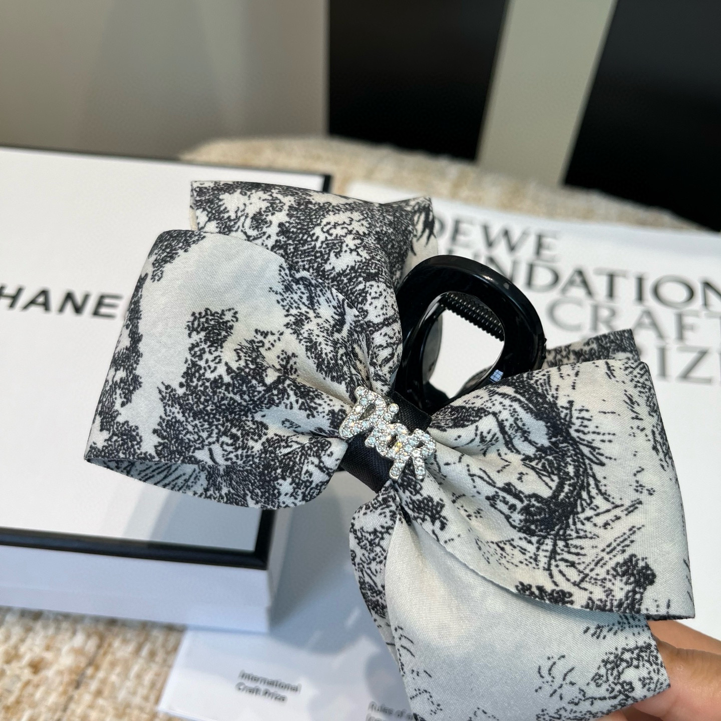 🎁配包装盒Dior（迪奥）新款CD字母抓夹，简单实用 时尚潮流．非常好看！小仙女必备…