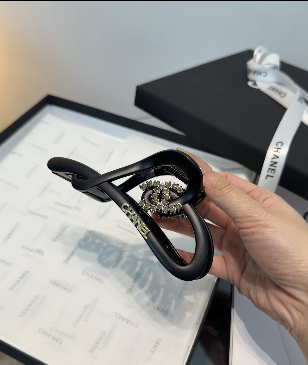 🎁配包装盒Chanel (香奈儿)最新款小香爆款抓夹，超级好看！名媛范儿十足，小仙女必备…
