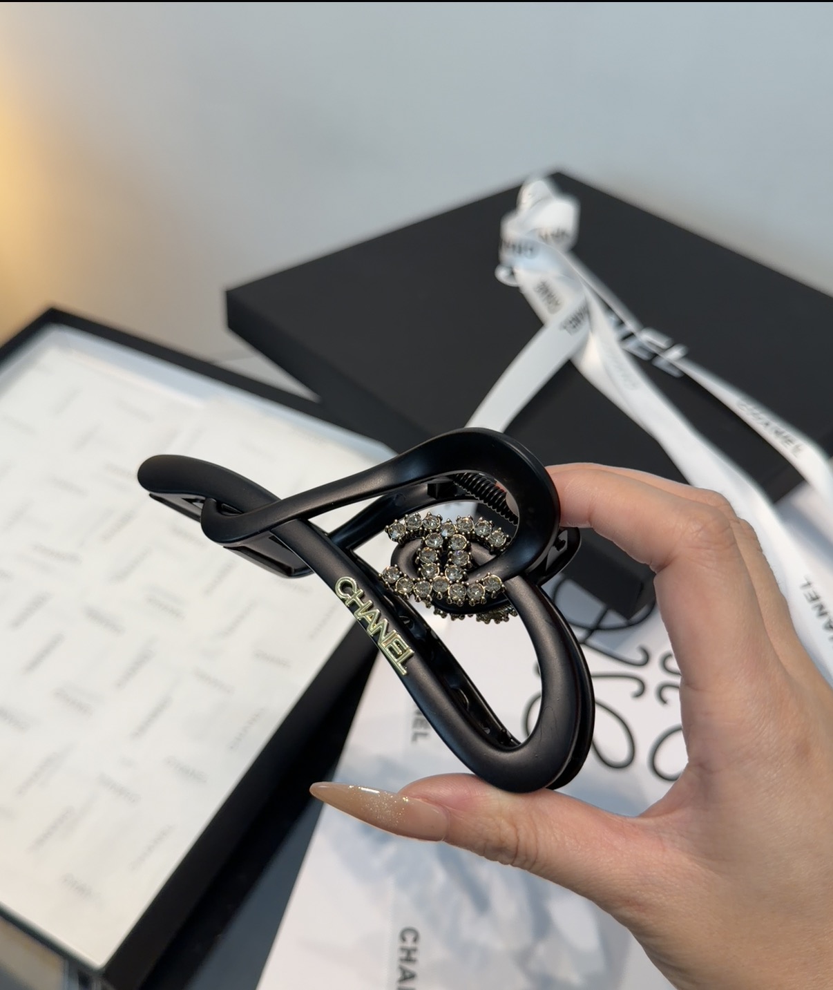🎁配包装盒Chanel (香奈儿)最新款小香爆款抓夹，超级好看！名媛范儿十足，小仙女必备…