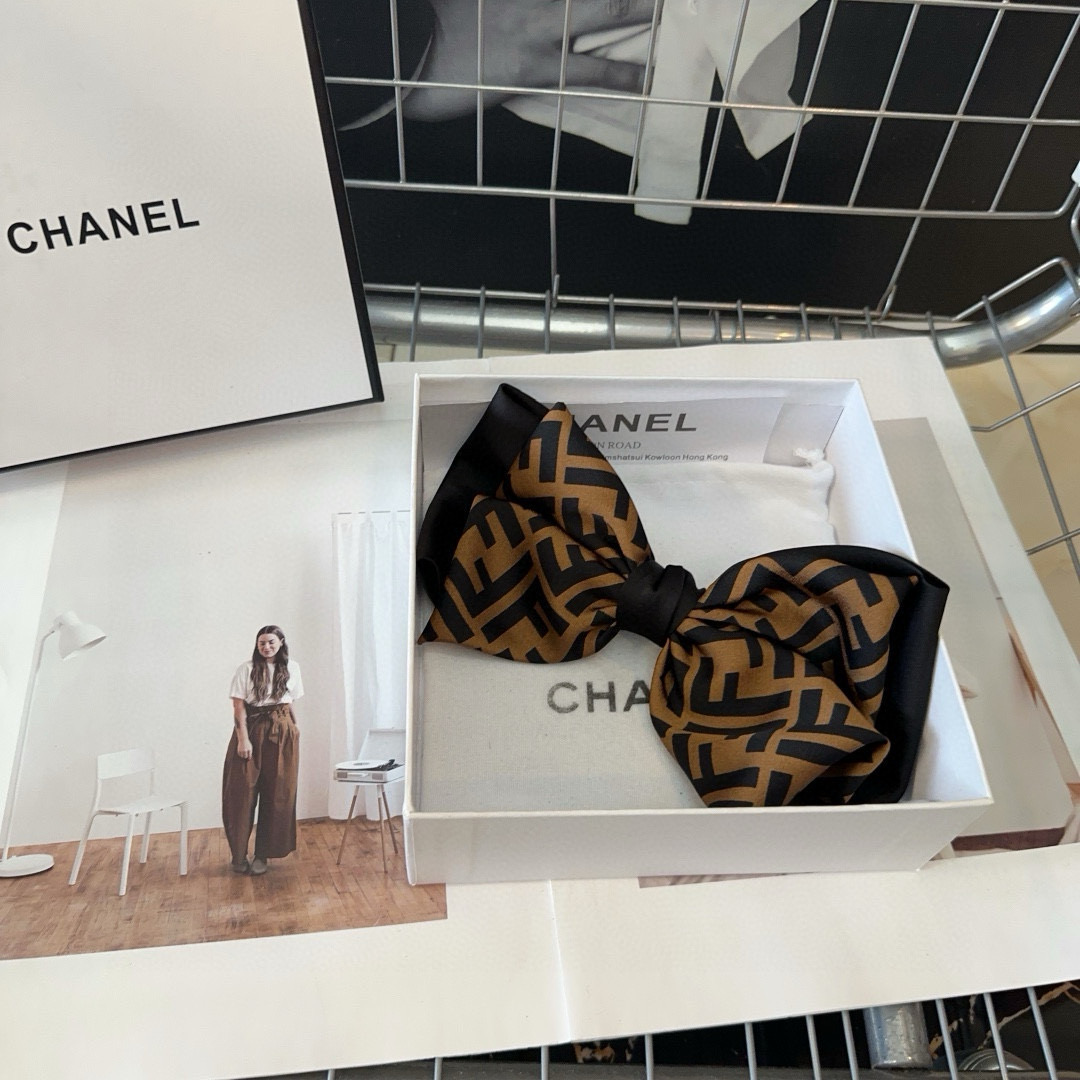 🎁配包装盒 FENDI （芬迪 ）新款F弹簧顶夹，复古气质美，简约百搭！小姐姐闭眼入…