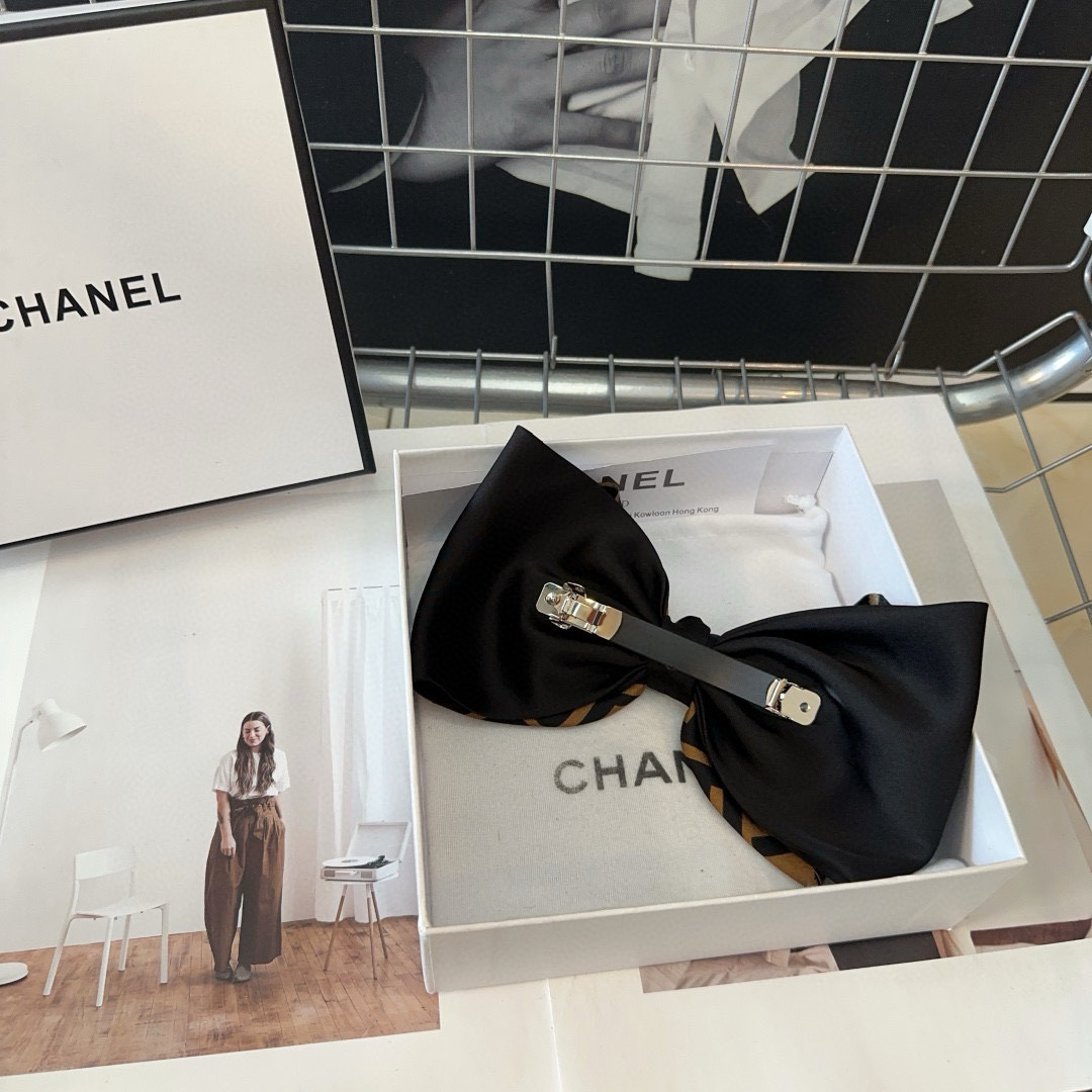 🎁配包装盒 FENDI （芬迪 ）新款F弹簧顶夹，复古气质美，简约百搭！小姐姐闭眼入…