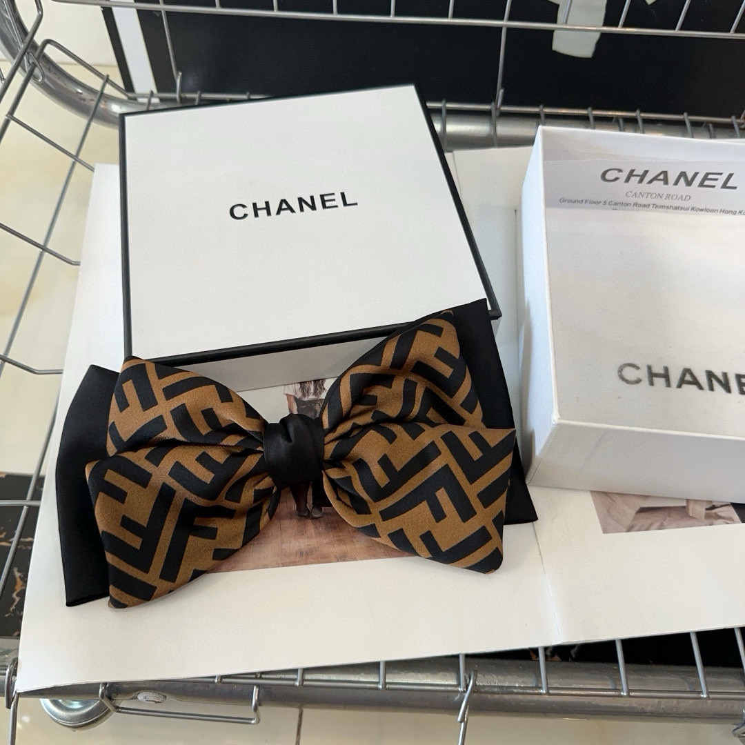 🎁配包装盒 FENDI （芬迪 ）新款F弹簧顶夹，复古气质美，简约百搭！小姐姐闭眼入…