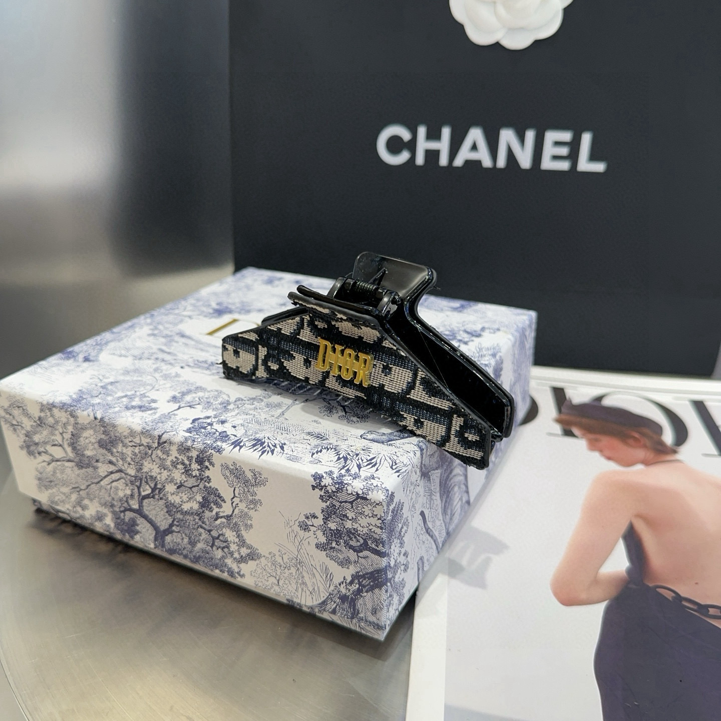 🎁配包装盒Dior（迪奥）CD字母抓夹，简单实用 时尚潮流．非常时髦有个性！甜酷女神必备…