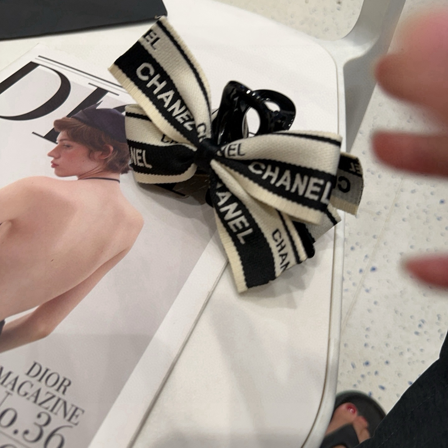 🎁配包装盒Chanel (香奈儿)最新款小香抓夹，超级好看！名媛范儿十足，小仙女必备…