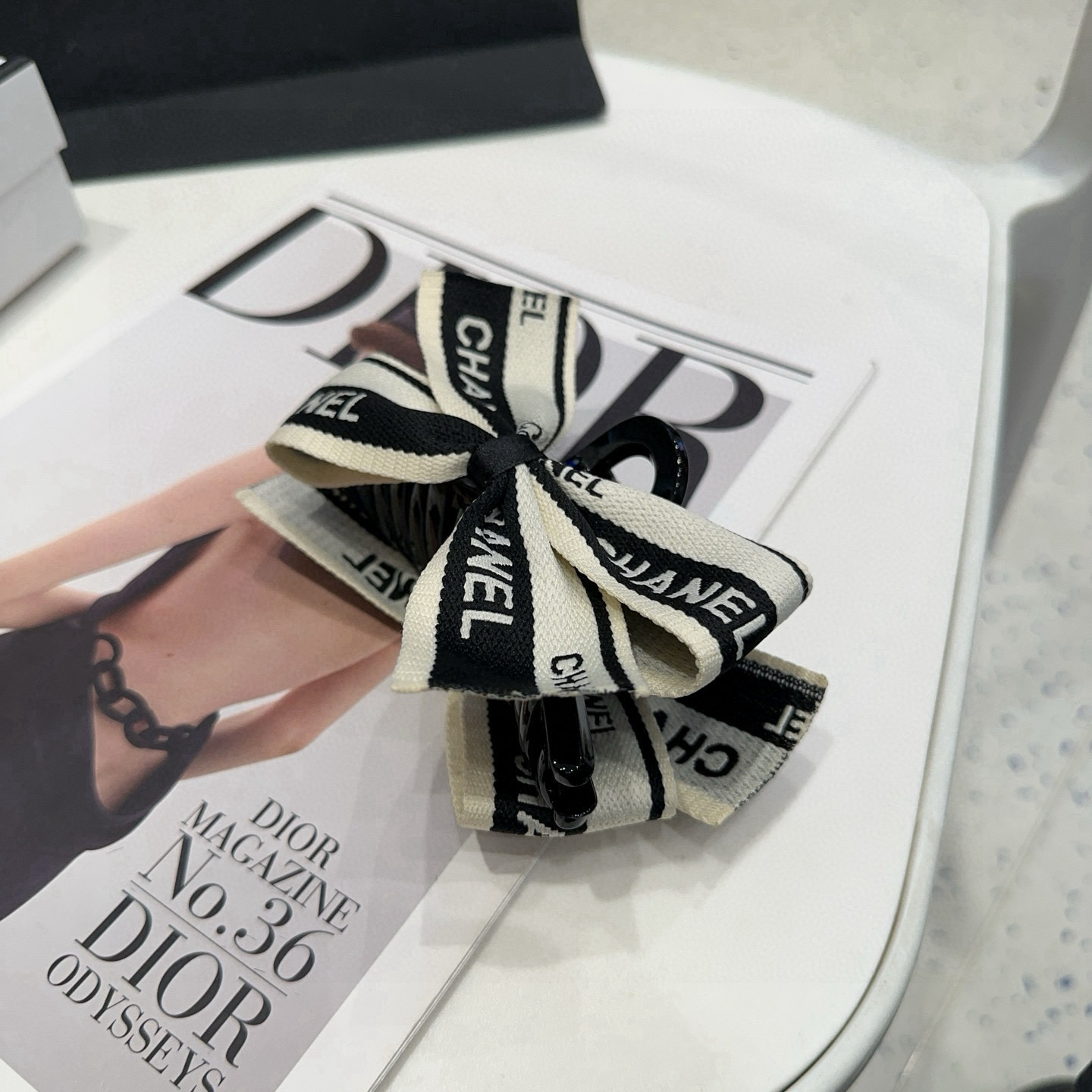 🎁配包装盒Chanel (香奈儿)最新款小香抓夹，超级好看！名媛范儿十足，小仙女必备…