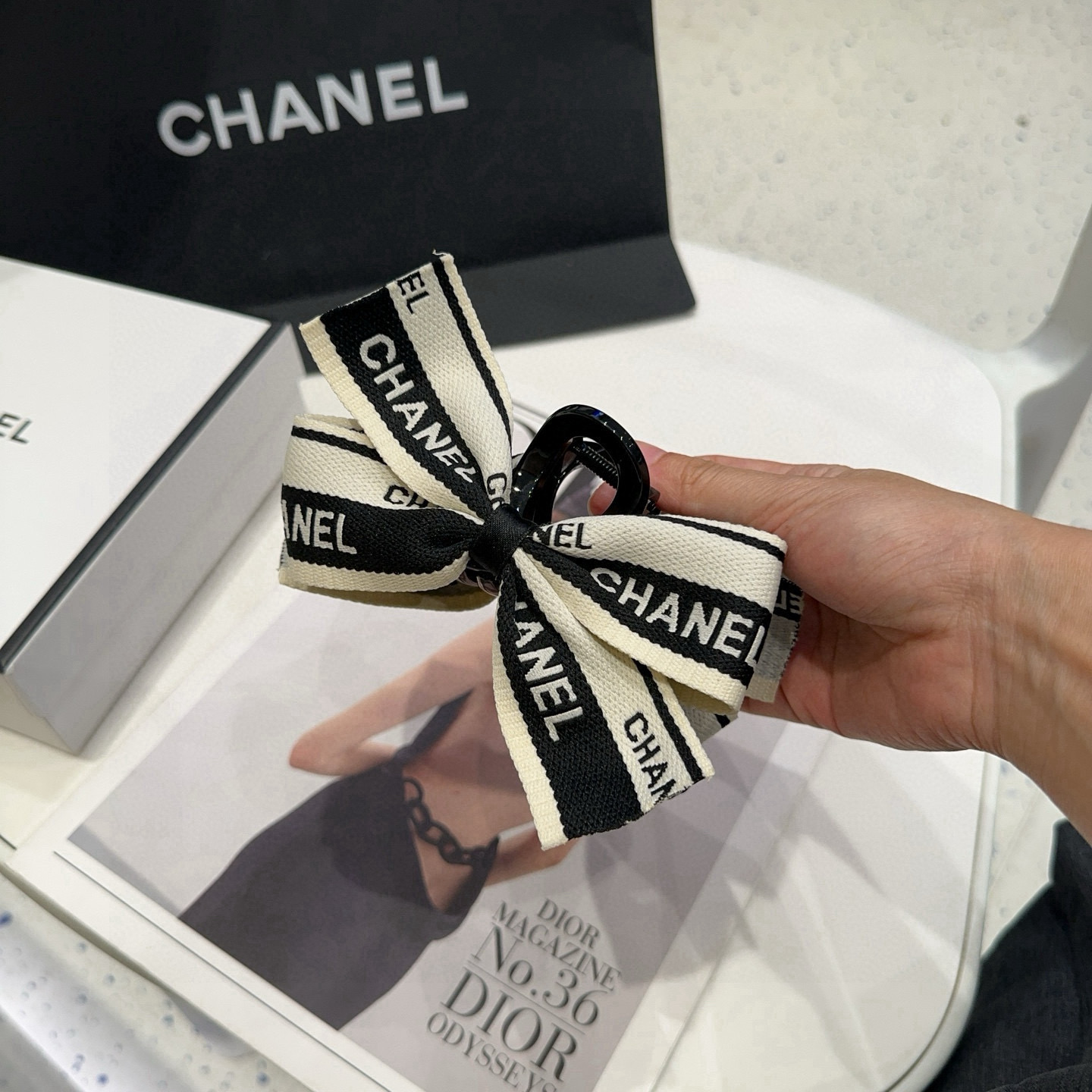 🎁配包装盒Chanel (香奈儿)最新款小香抓夹，超级好看！名媛范儿十足，小仙女必备…
