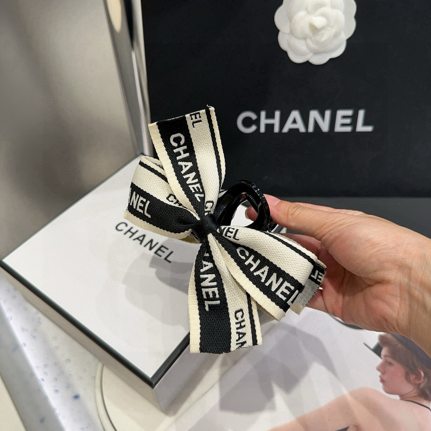 🎁配包装盒Chanel (香奈儿)最新款小香抓夹，超级好看！名媛范儿十足，小仙女必备…