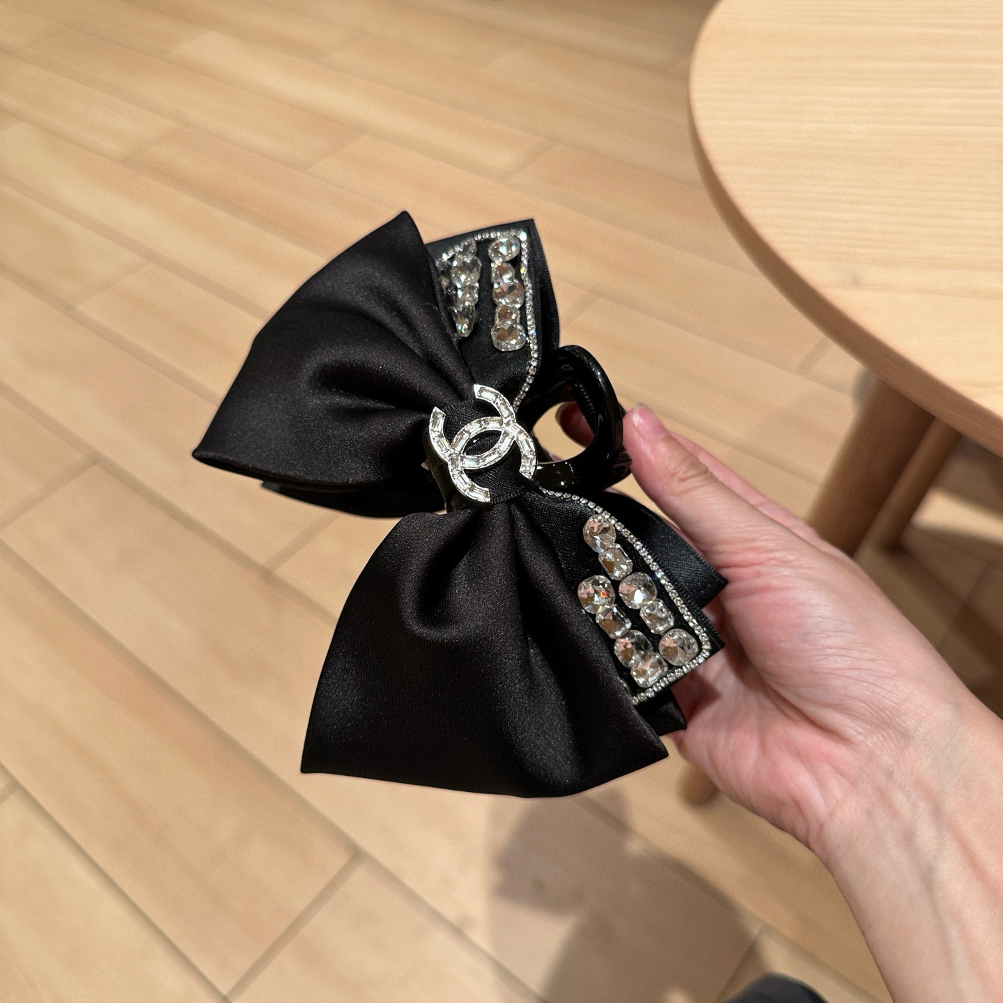 🎁配包装盒Chanel (香奈儿)最新款小香抓夹，超级好看！名媛范儿十足，小仙女必备…